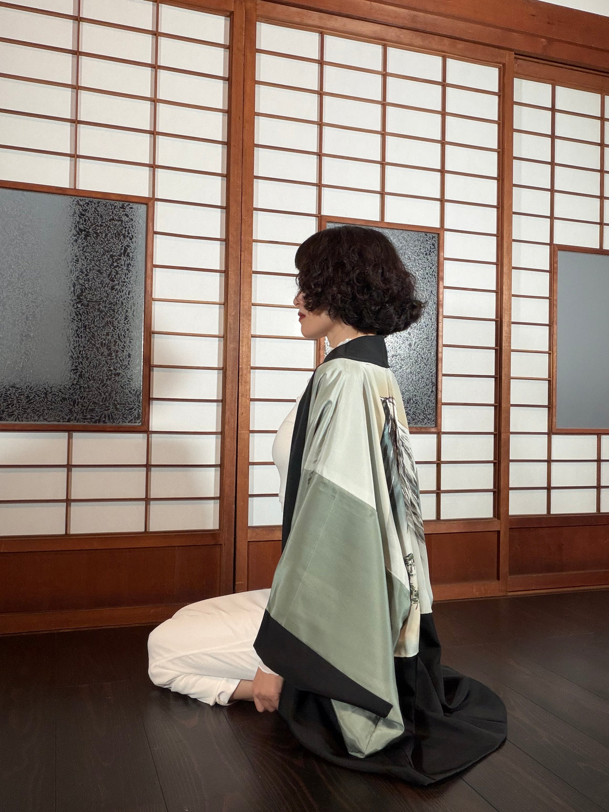 VINTAGE KUROMONTSUKI HAORI "fuji, KUR127"