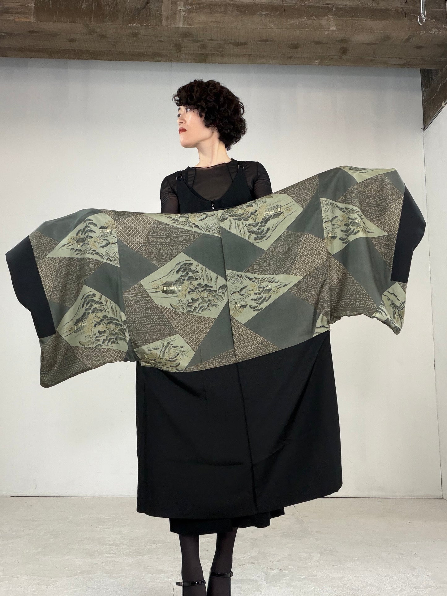 VINTAGE KUROMONTSUKI HAORI "Sougara, KUR106" *damage