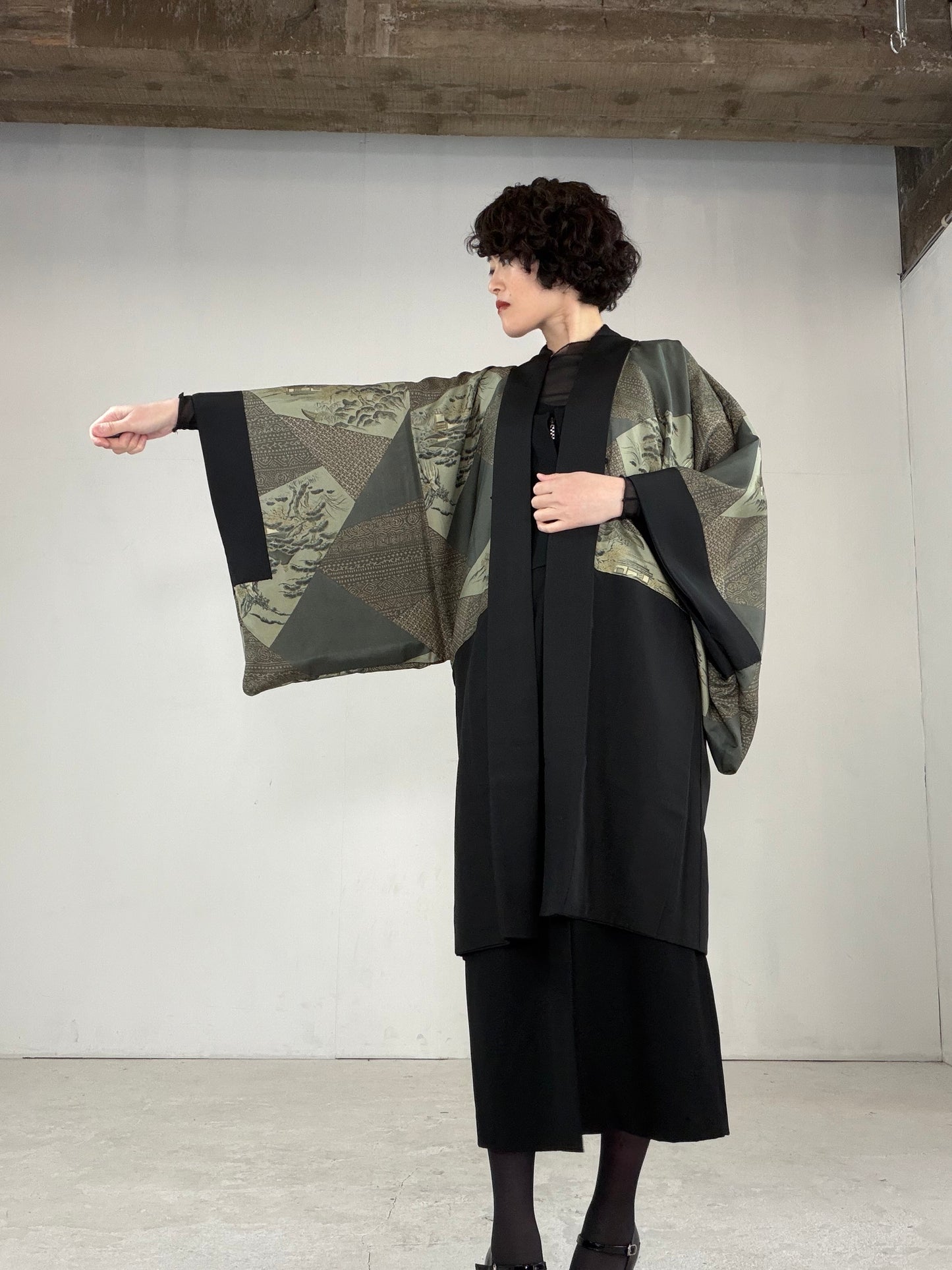 VINTAGE KUROMONTSUKI HAORI "Sougara, KUR106" *damage