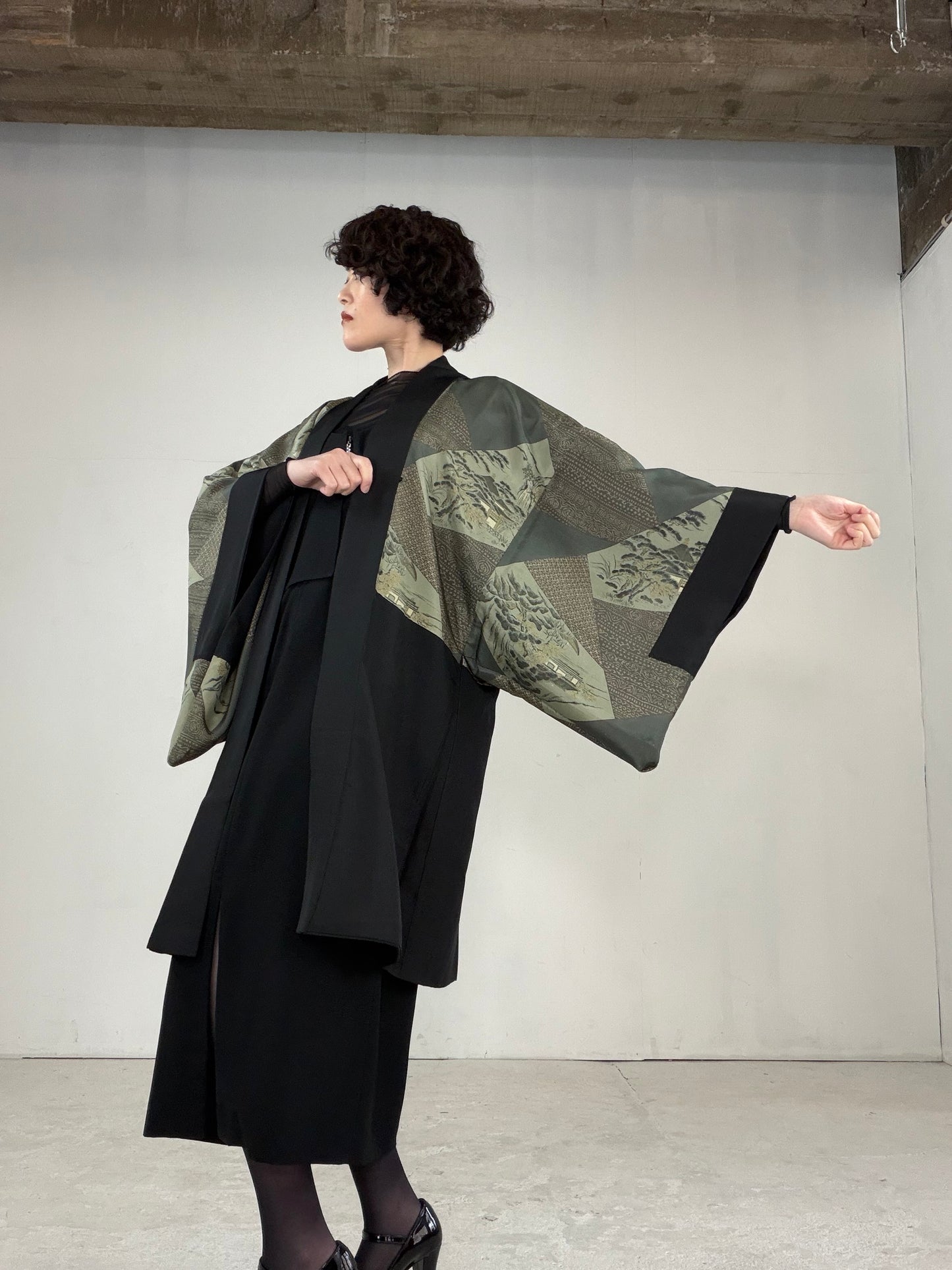 VINTAGE KUROMONTSUKI HAORI "Sougara, KUR106" *damage