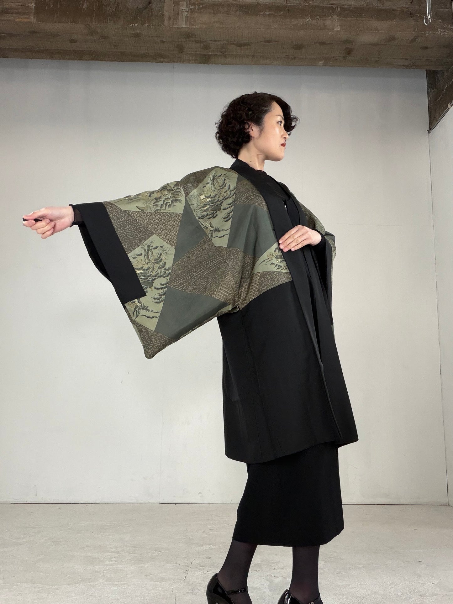 VINTAGE KUROMONTSUKI HAORI "Sougara, KUR106" *damage
