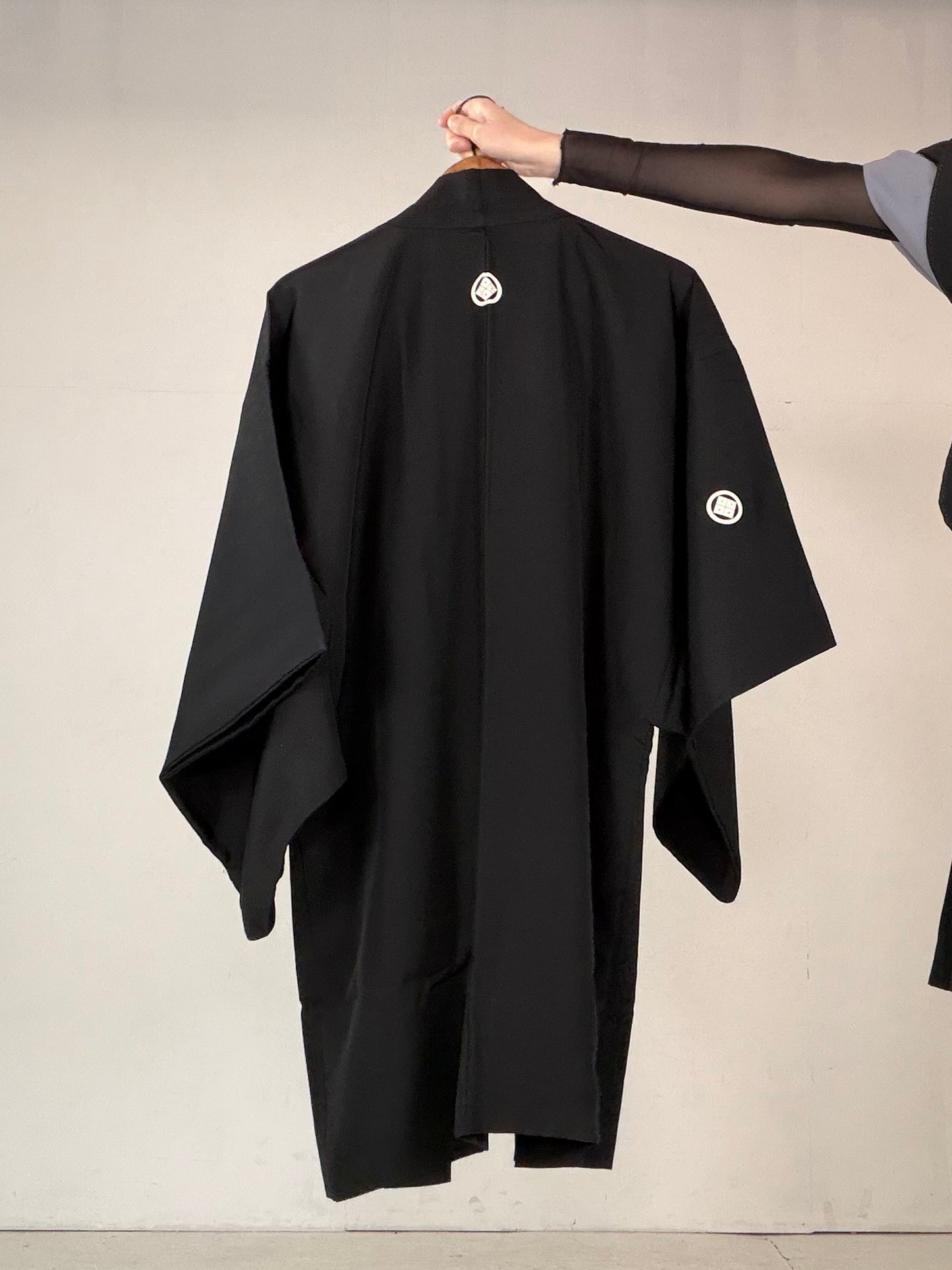 VINTAGE KUROMONTSUKI HAORI "Sougara, KUR106" *damage