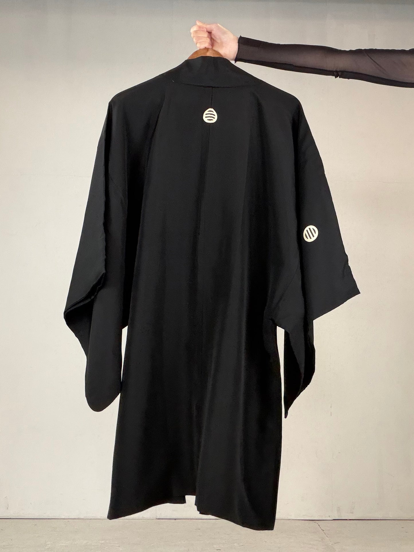 VINTAGE KUROMONTSUKI HAORI "Hyotan, KUR108" *damage