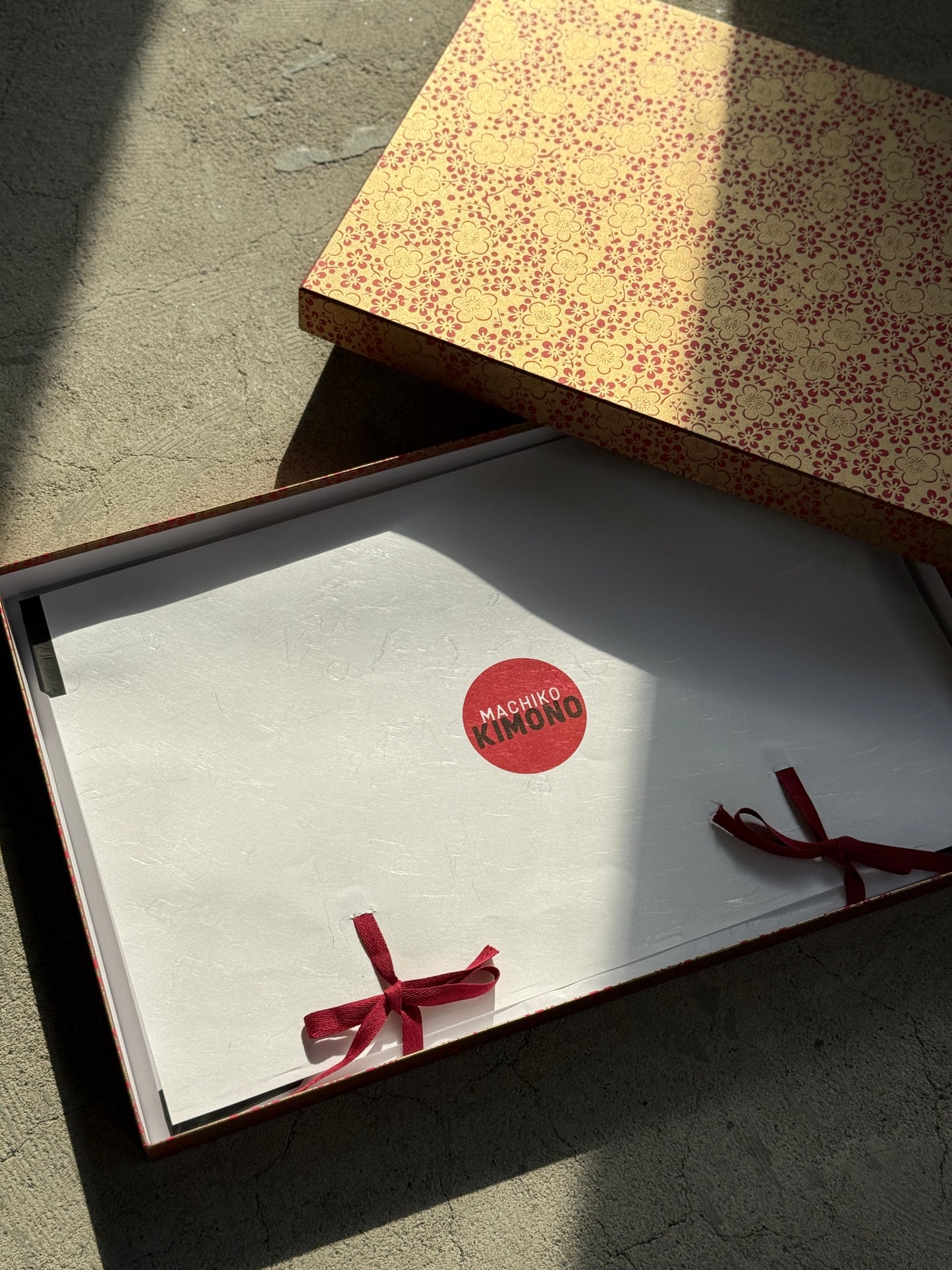 Gift Wrapping additional shipping costs / Machiko Kimono's original kimono storage box (Gofukubako)