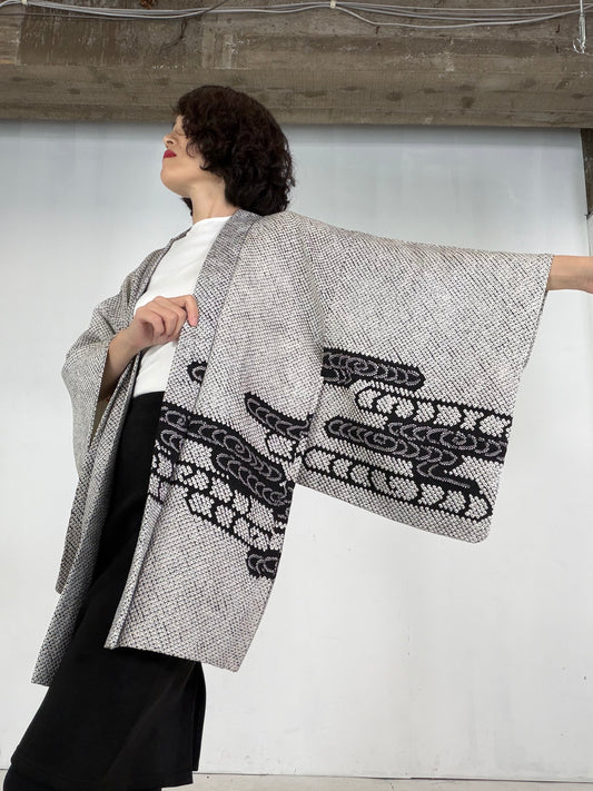 VINTAGE SHIBORI HAORI  "shiro_kuro, SIB139"