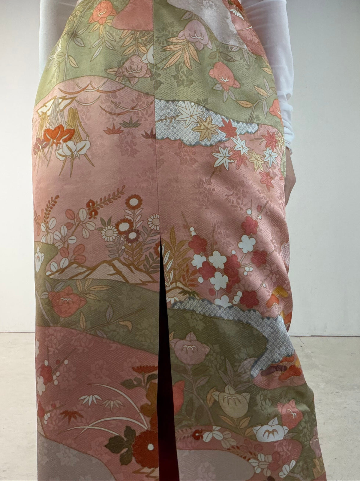 Kimono Skirt "SAI003" — Upcycled from Japanese Kimono Foumongi