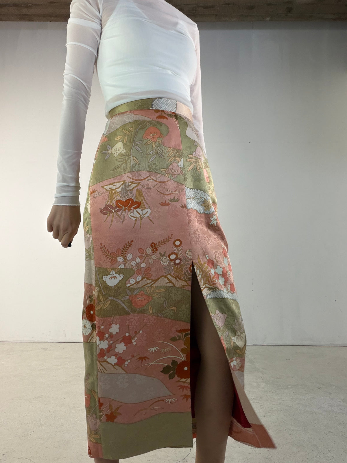 Kimono Skirt "SAI003" — Upcycled from Japanese Kimono Foumongi