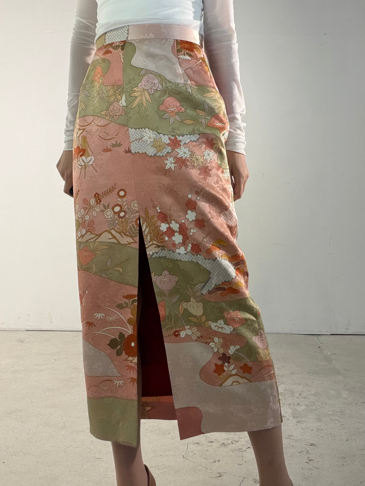 Kimono Skirt "SAI003" — Upcycled from Japanese Kimono Foumongi