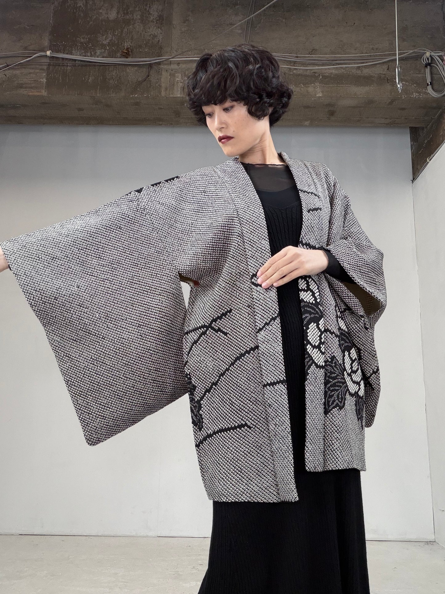VINTAGE SHIBORI HAORI "black flower"