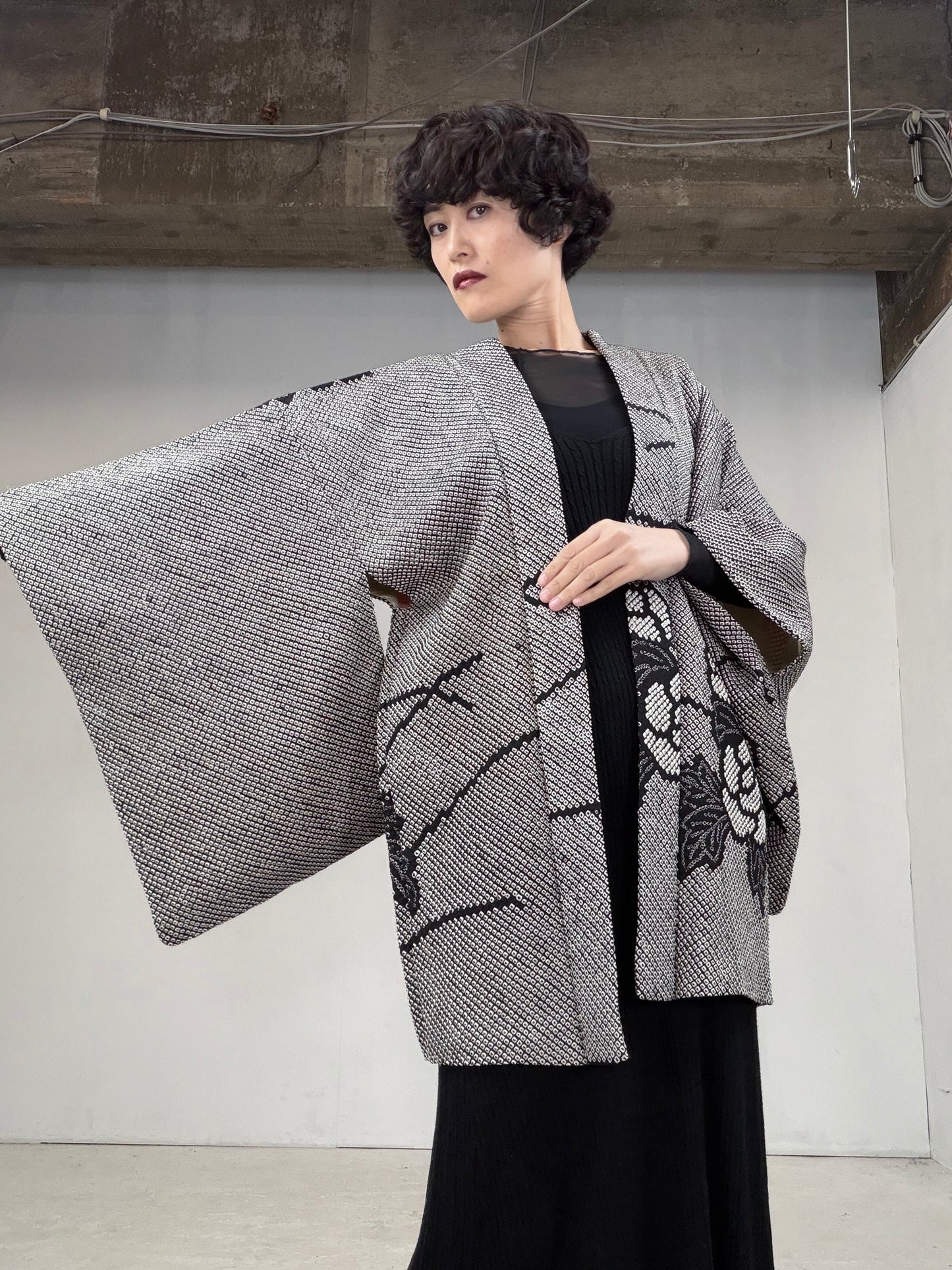 VINTAGE SHIBORI HAORI "black flower"