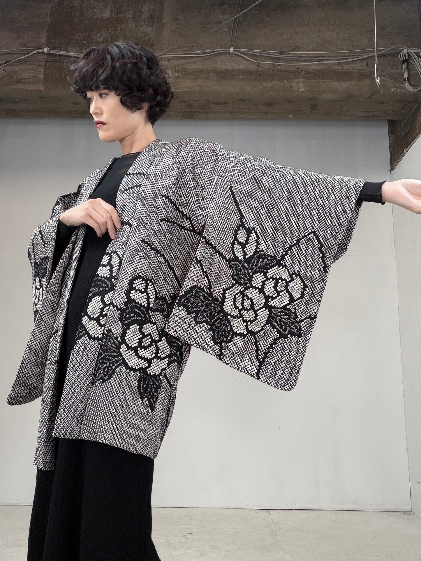 VINTAGE SHIBORI HAORI "black flower"