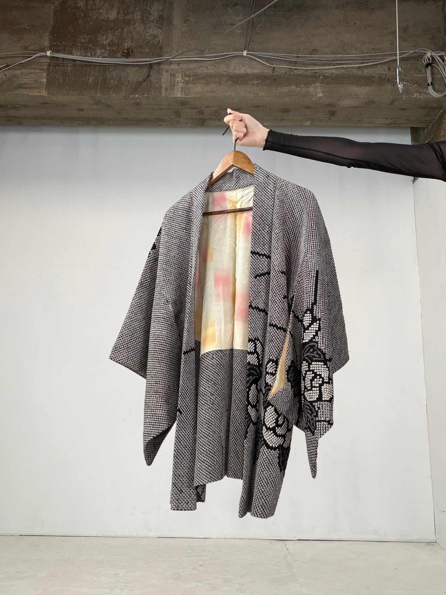 VINTAGE SHIBORI HAORI "black flower"