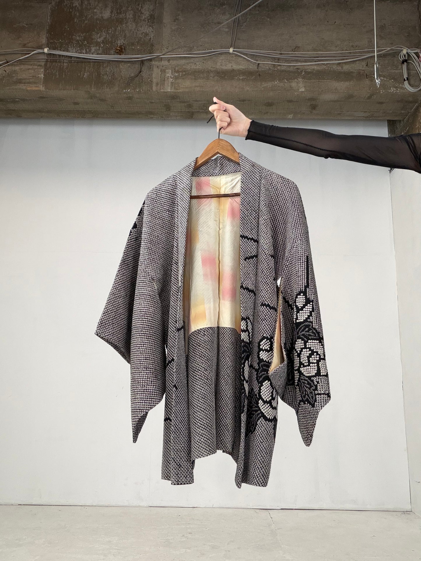 VINTAGE SHIBORI HAORI "black flower"