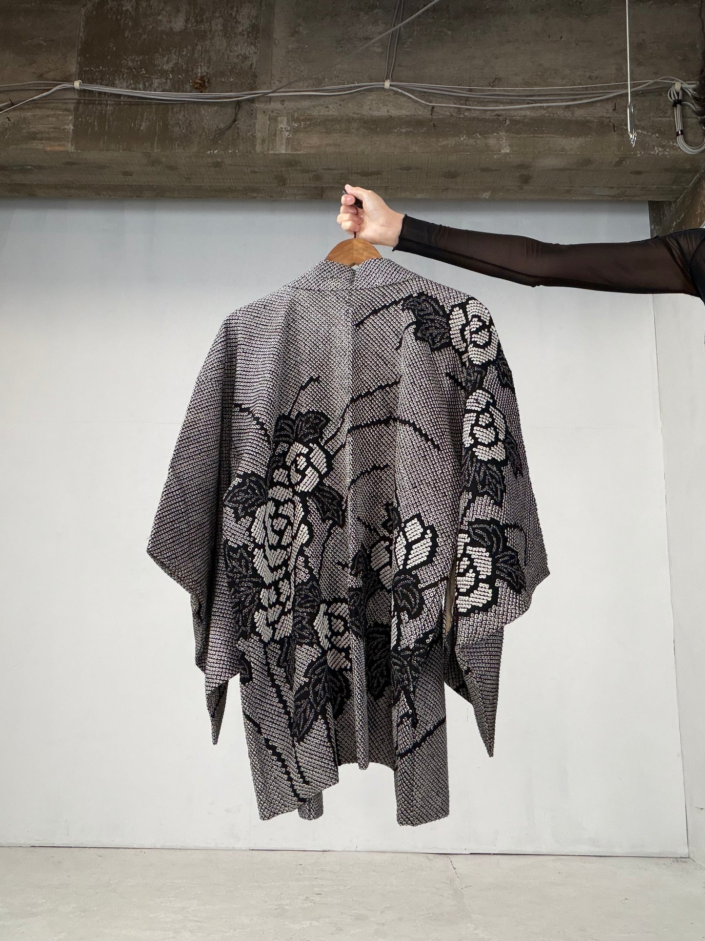 VINTAGE SHIBORI HAORI "black flower"
