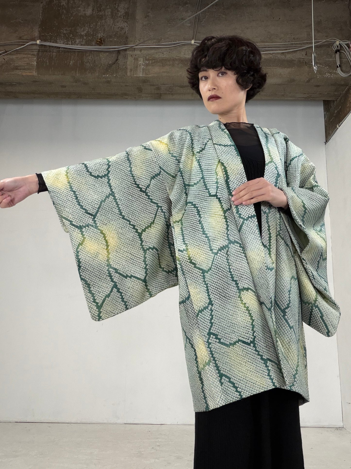 VINTAGE SHIBORI HAORI "green-bokashi"