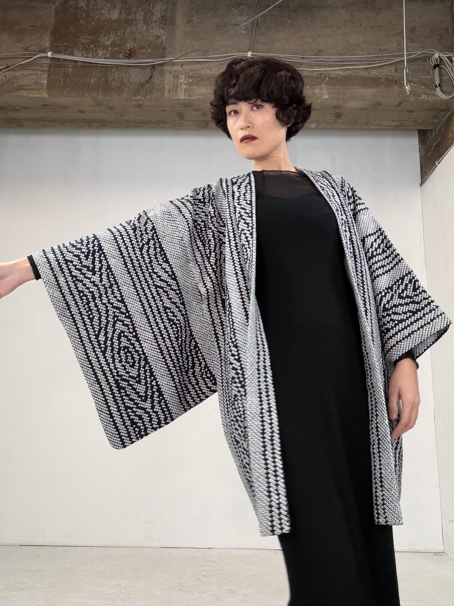 VINTAGE SHIBORI HAORI "black-nenrin"