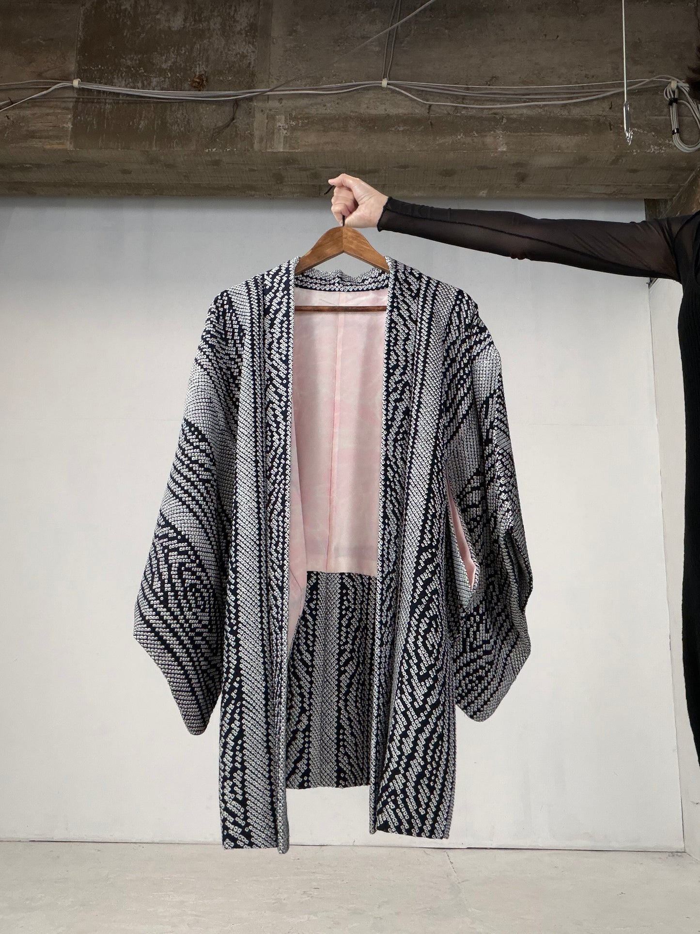 VINTAGE SHIBORI HAORI "black-nenrin"