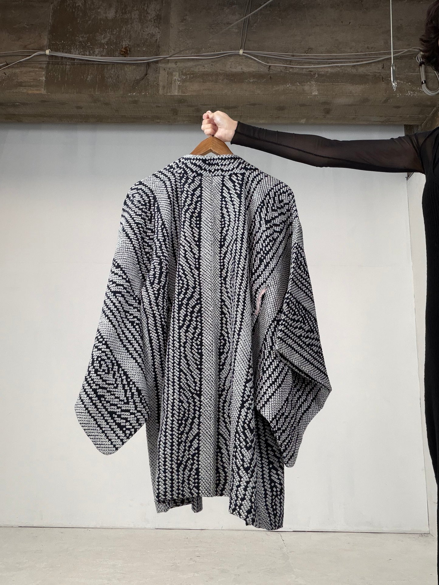 VINTAGE SHIBORI HAORI "black-nenrin"