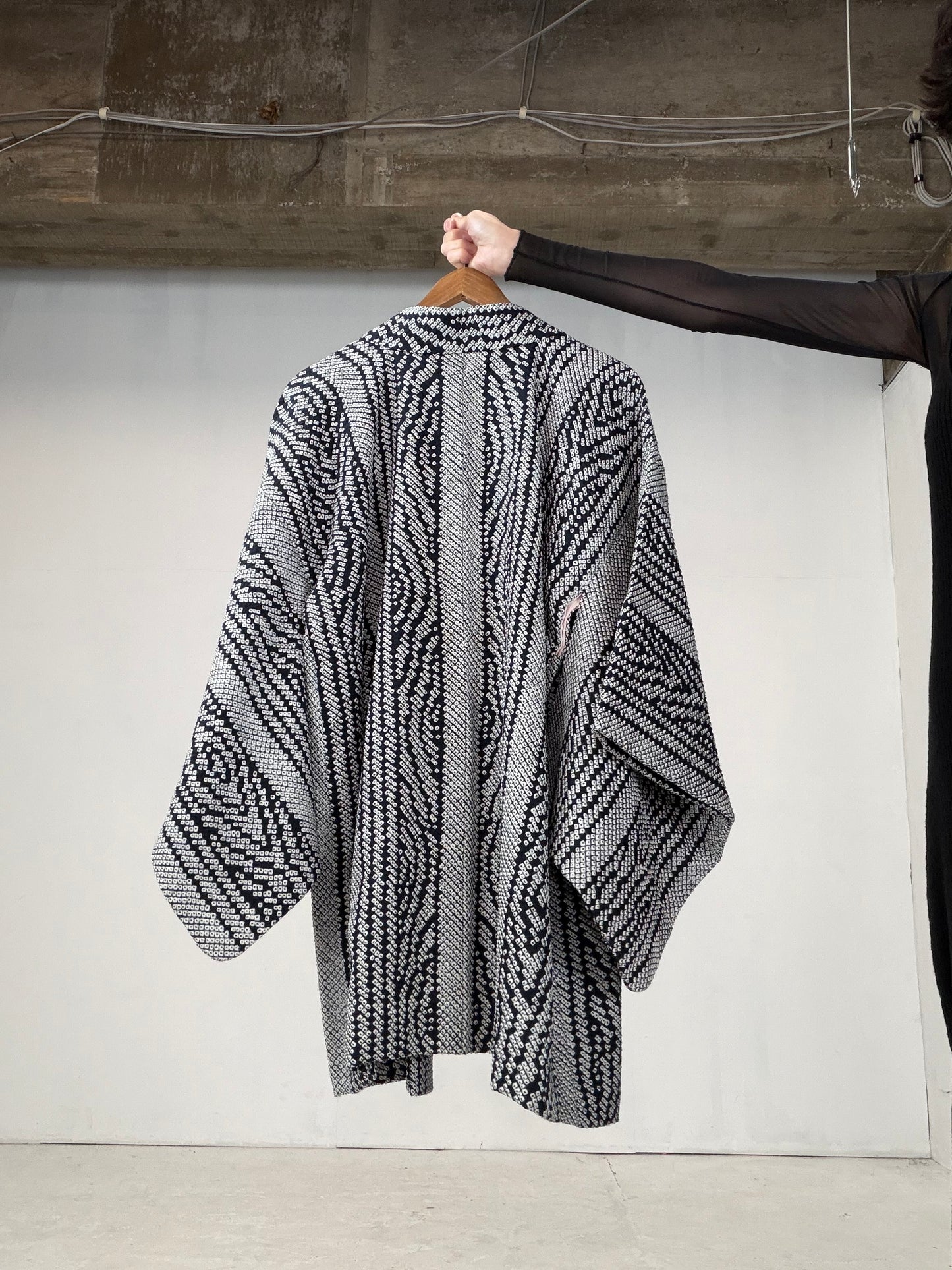 VINTAGE SHIBORI HAORI "black-nenrin"