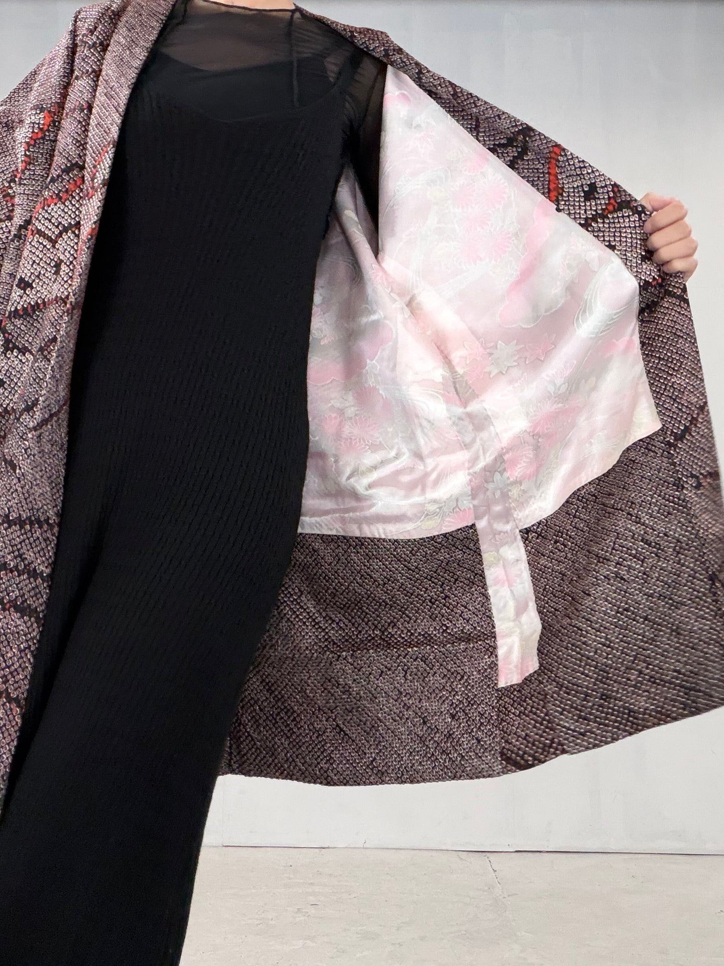 VINTAGE SHIBORI HAORI "black-red, matsu"