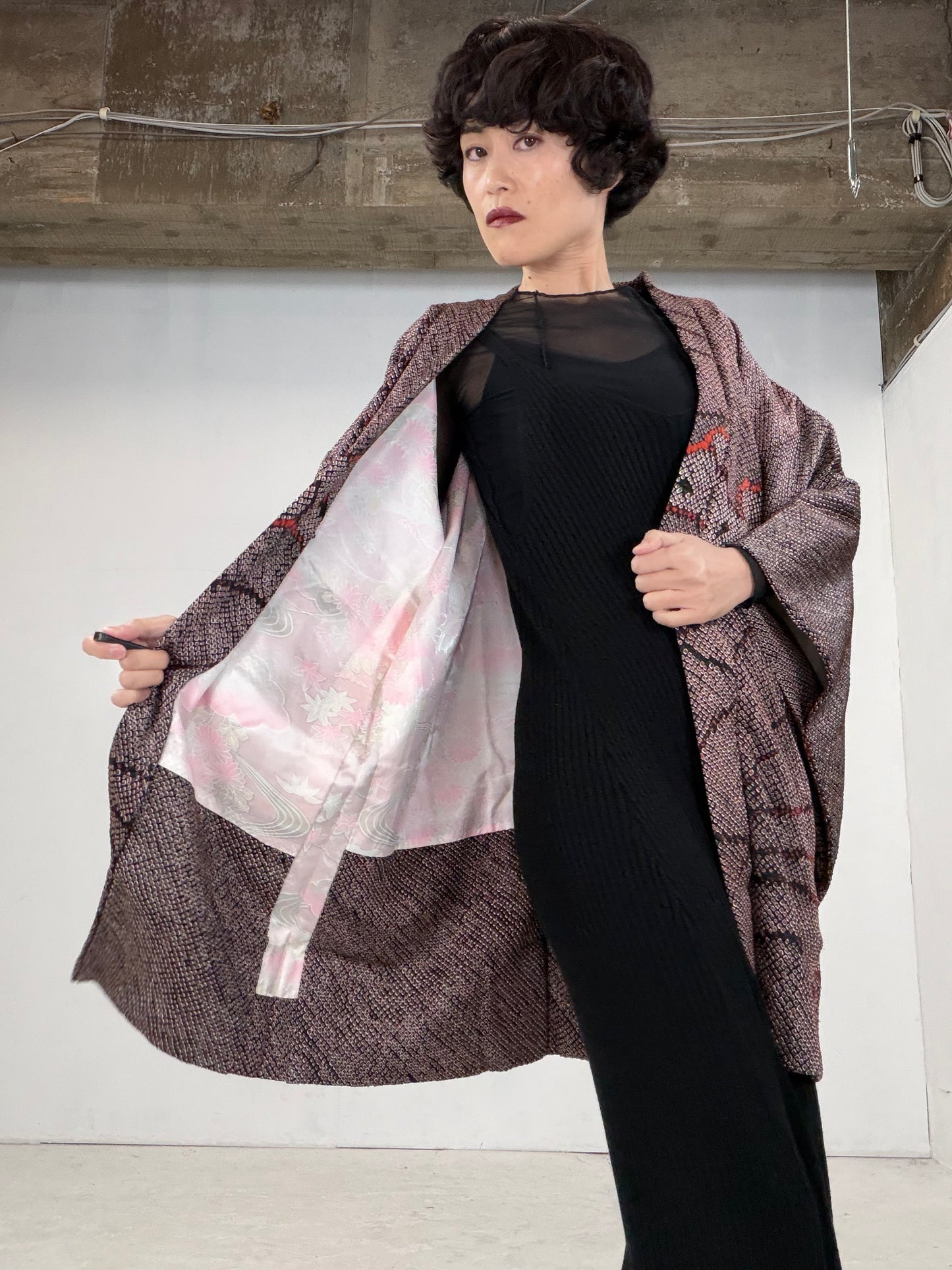VINTAGE SHIBORI HAORI "black-red, matsu"