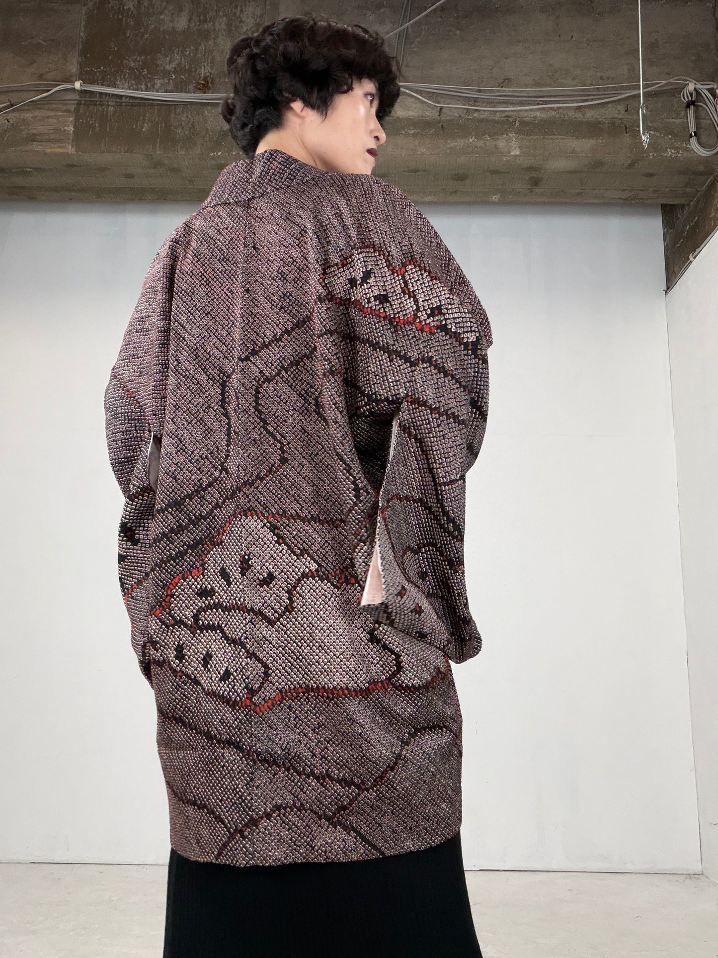 VINTAGE SHIBORI HAORI "black-red, matsu"