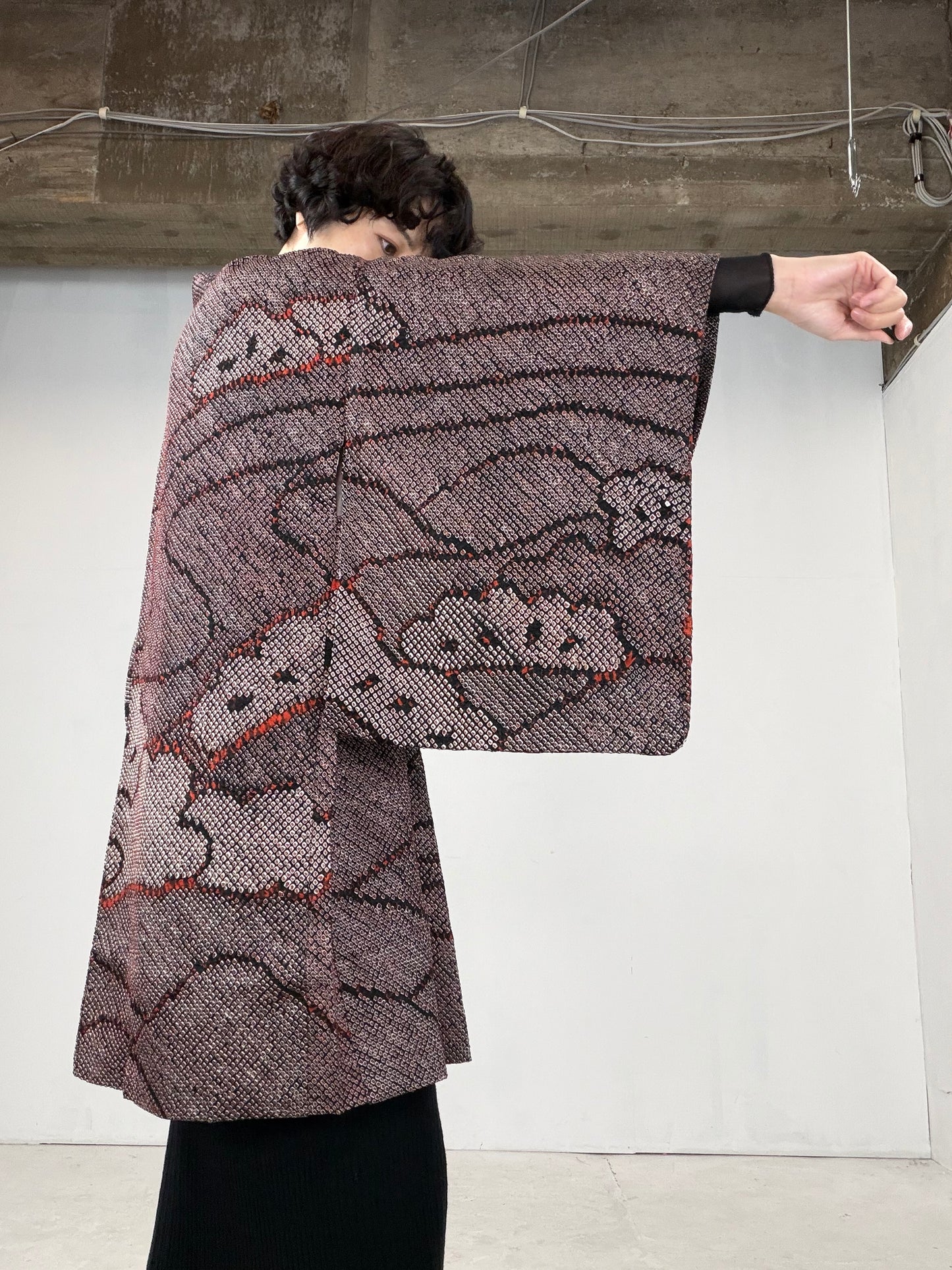 VINTAGE SHIBORI HAORI "black-red, matsu"