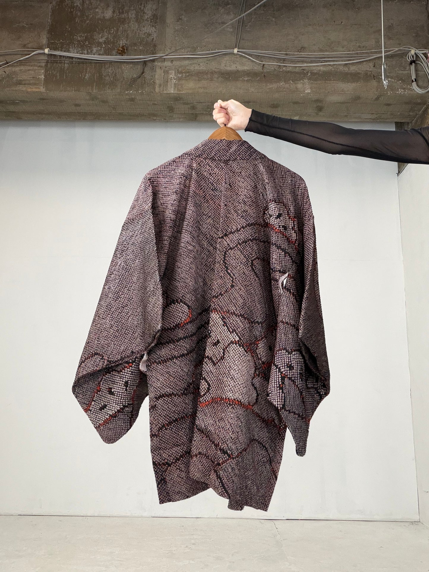 VINTAGE SHIBORI HAORI "black-red, matsu"