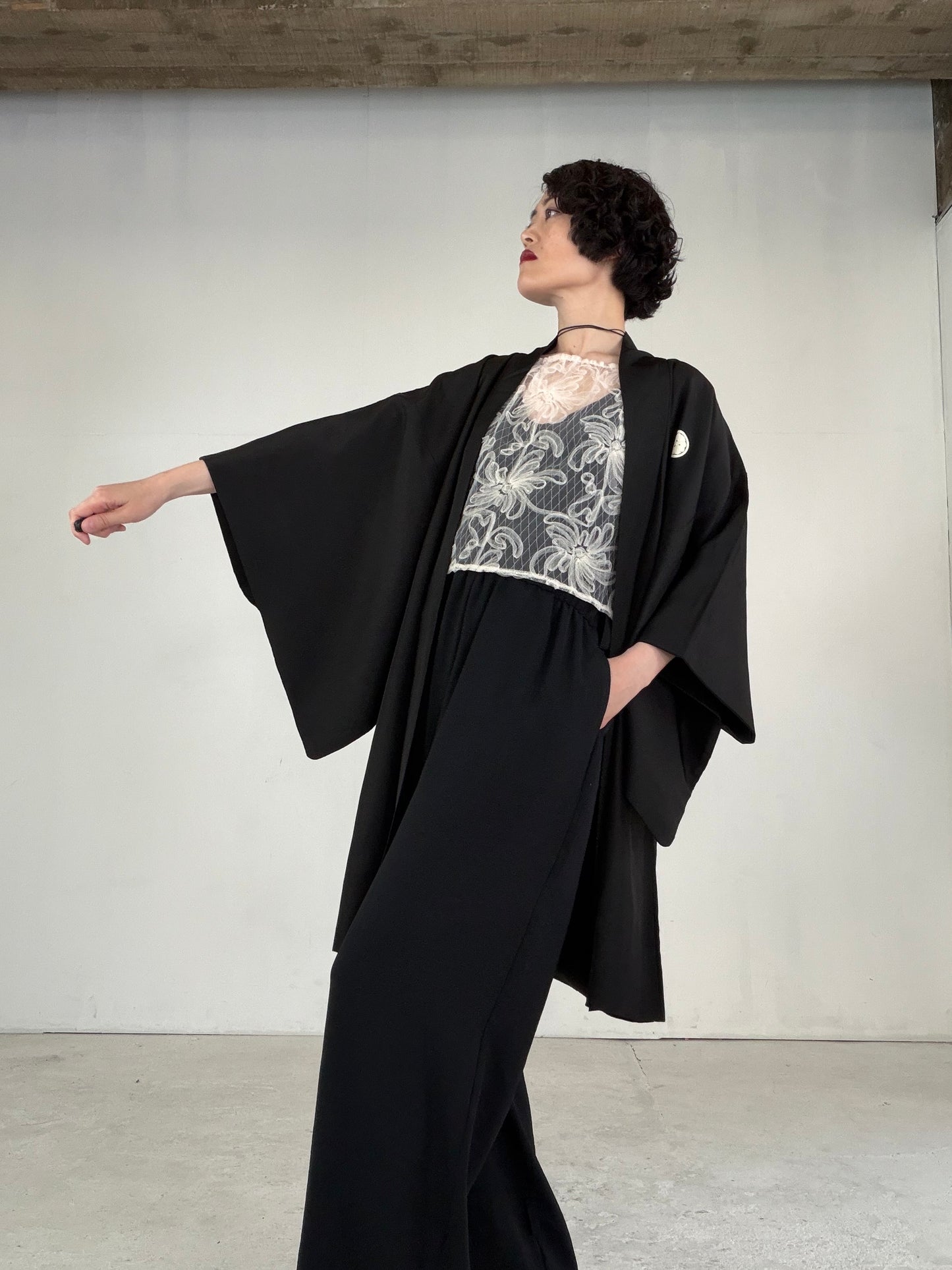 VINTAGE KUROMONTSUKI HAORI "cherry blossoms, maruni-kenkatabami, KUR116" *damage