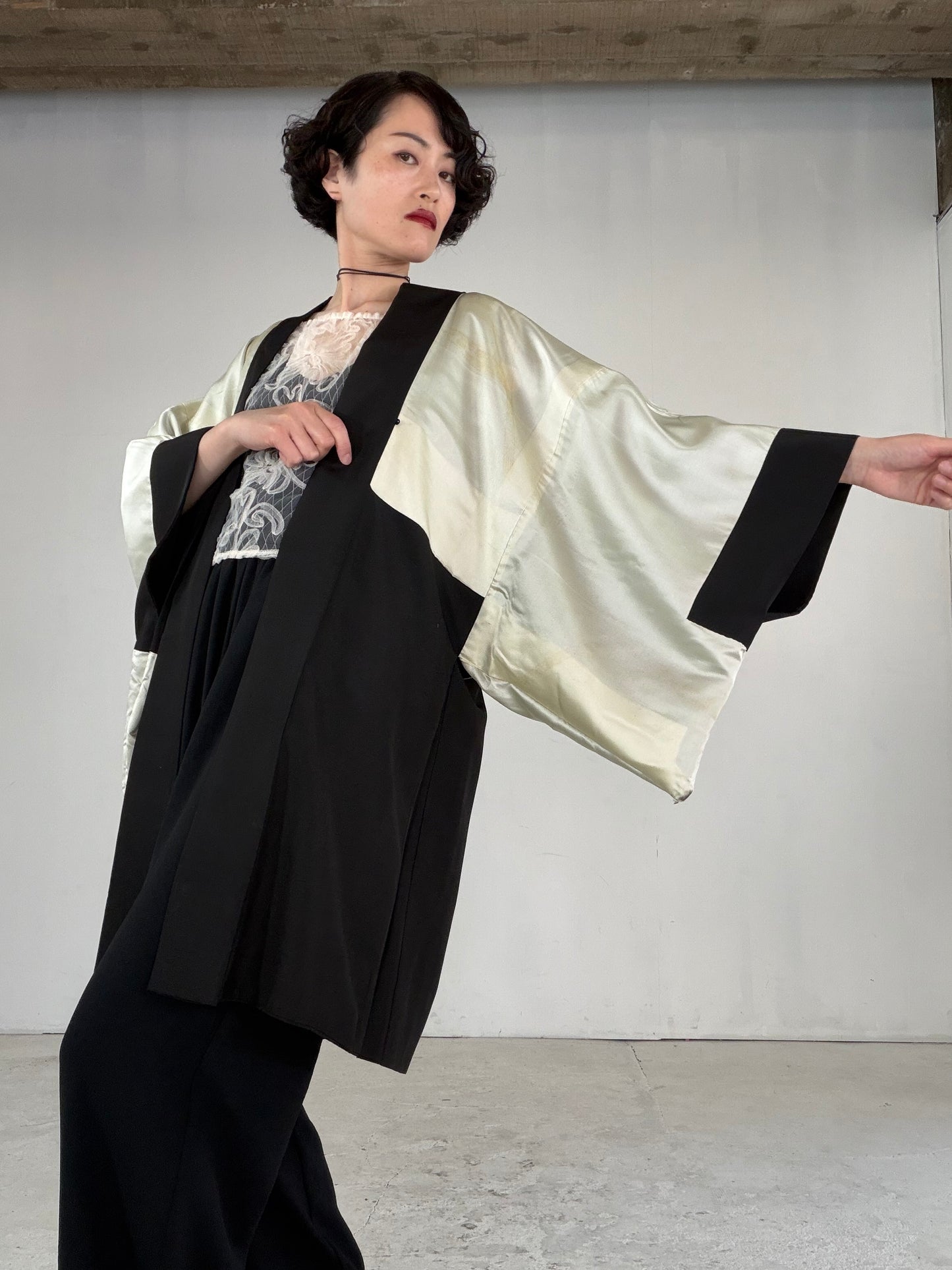 VINTAGE KUROMONTSUKI HAORI "cherry blossoms, maruni-kenkatabami, KUR116" *damage
