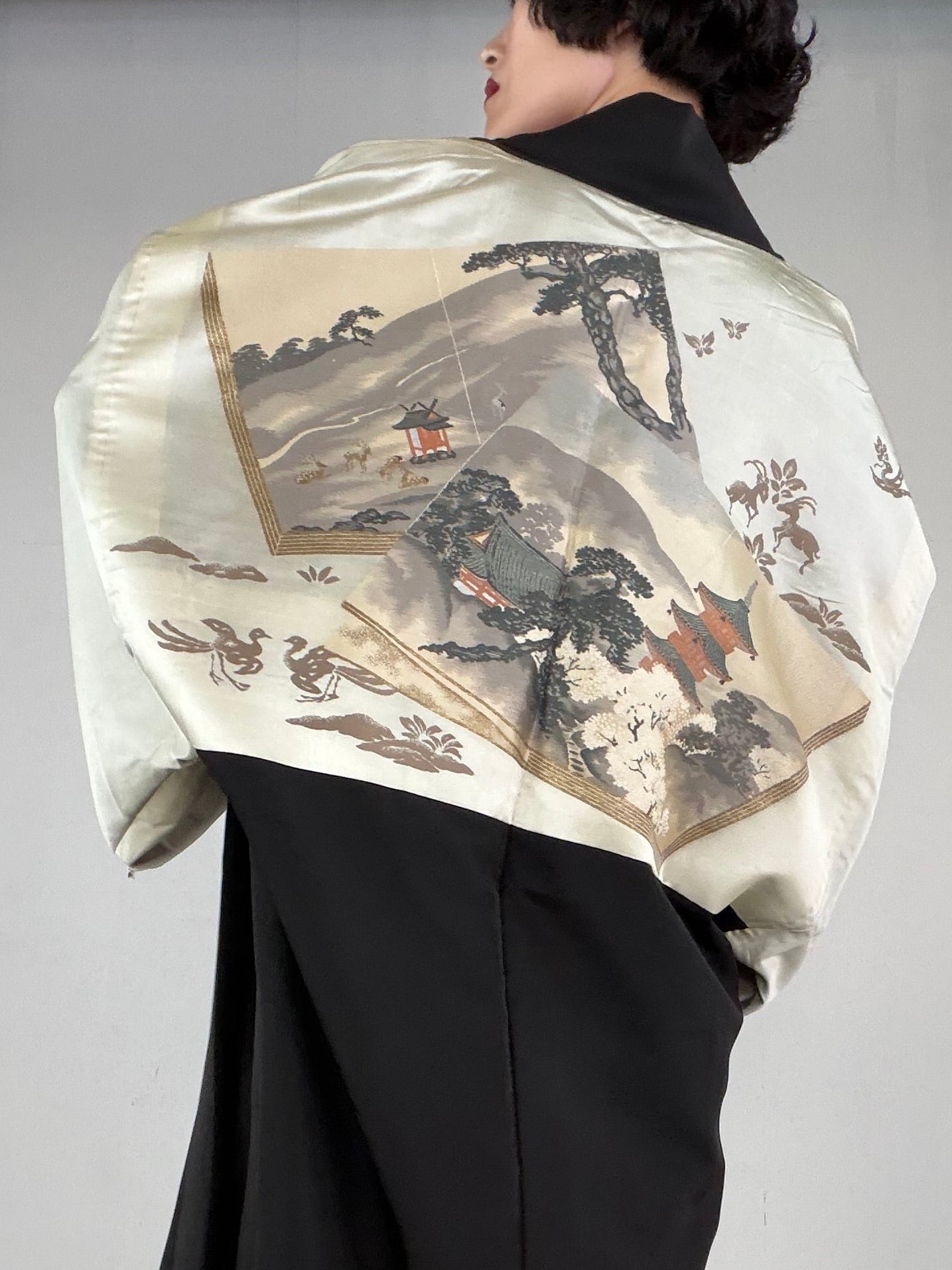 VINTAGE KUROMONTSUKI HAORI "cherry blossoms, maruni-kenkatabami, KUR116" *damage