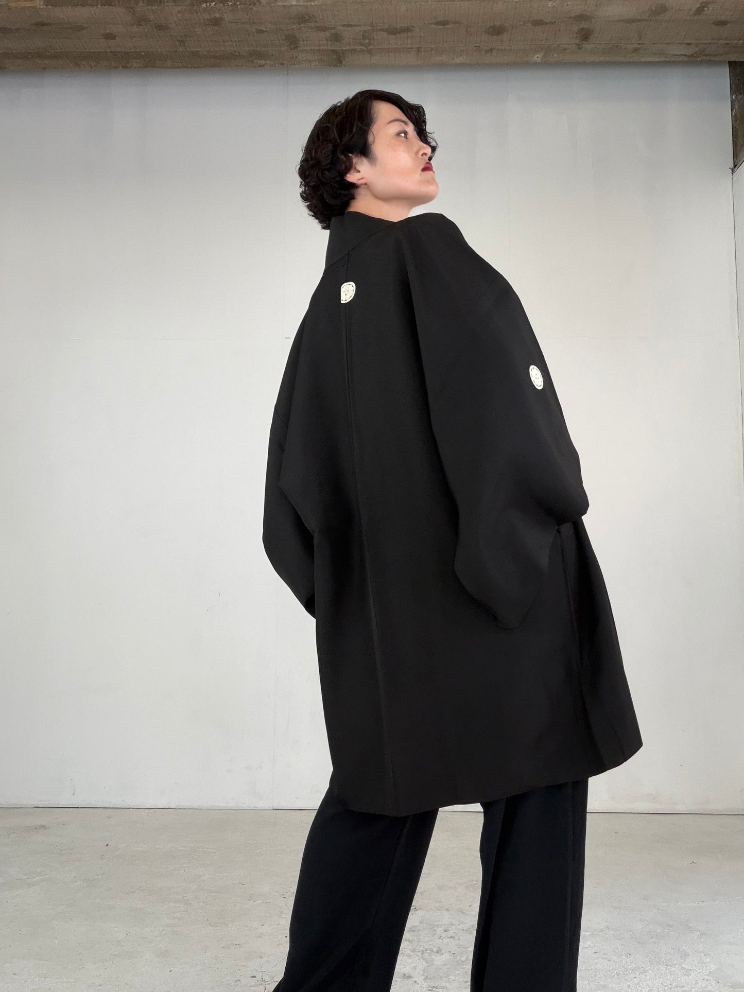 VINTAGE KUROMONTSUKI HAORI "cherry blossoms, maruni-kenkatabami, KUR116" *damage