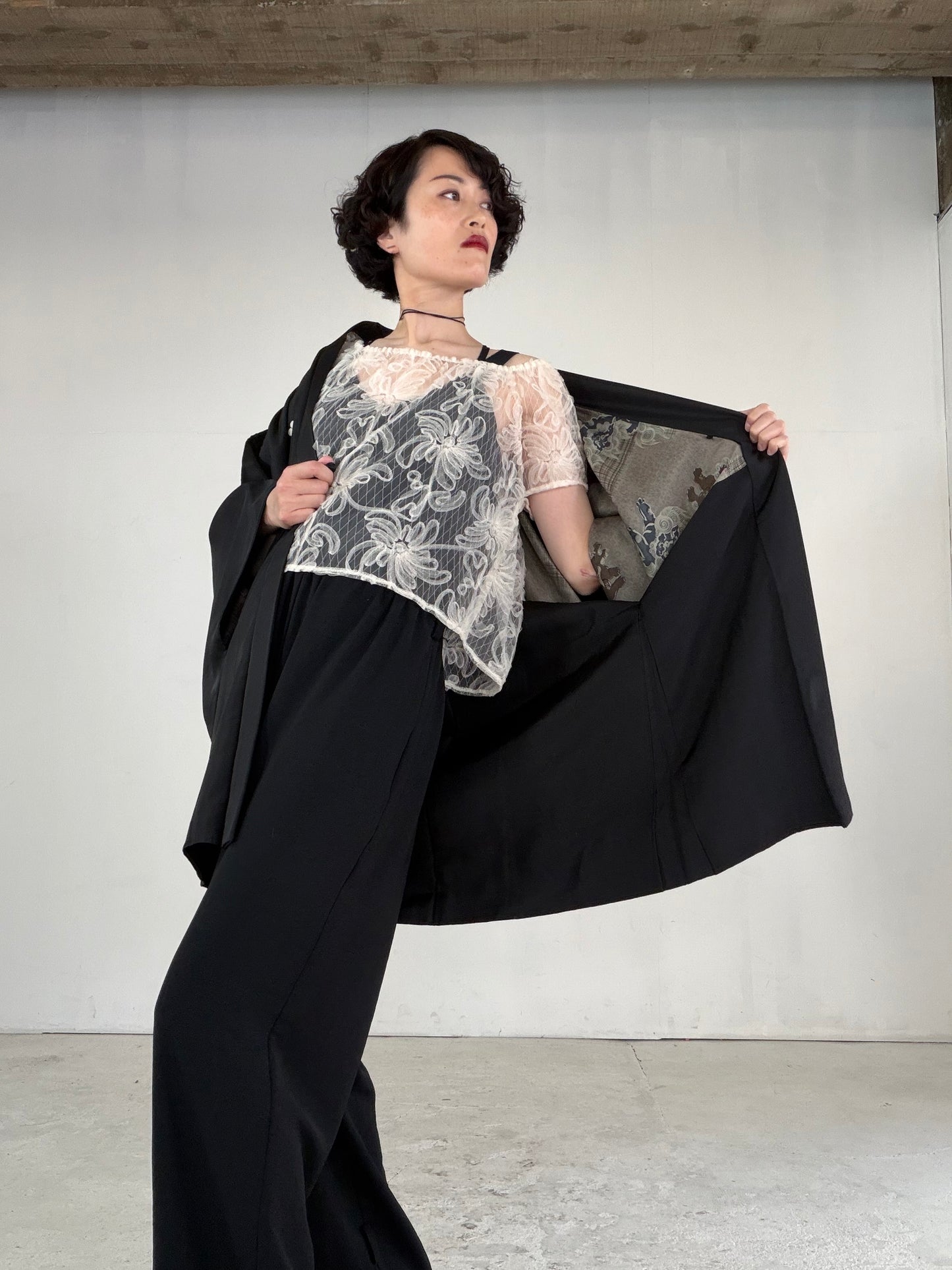 VINTAGE KUROMONTSUKI HAORI "karajishi, kuyomon, KUR117"