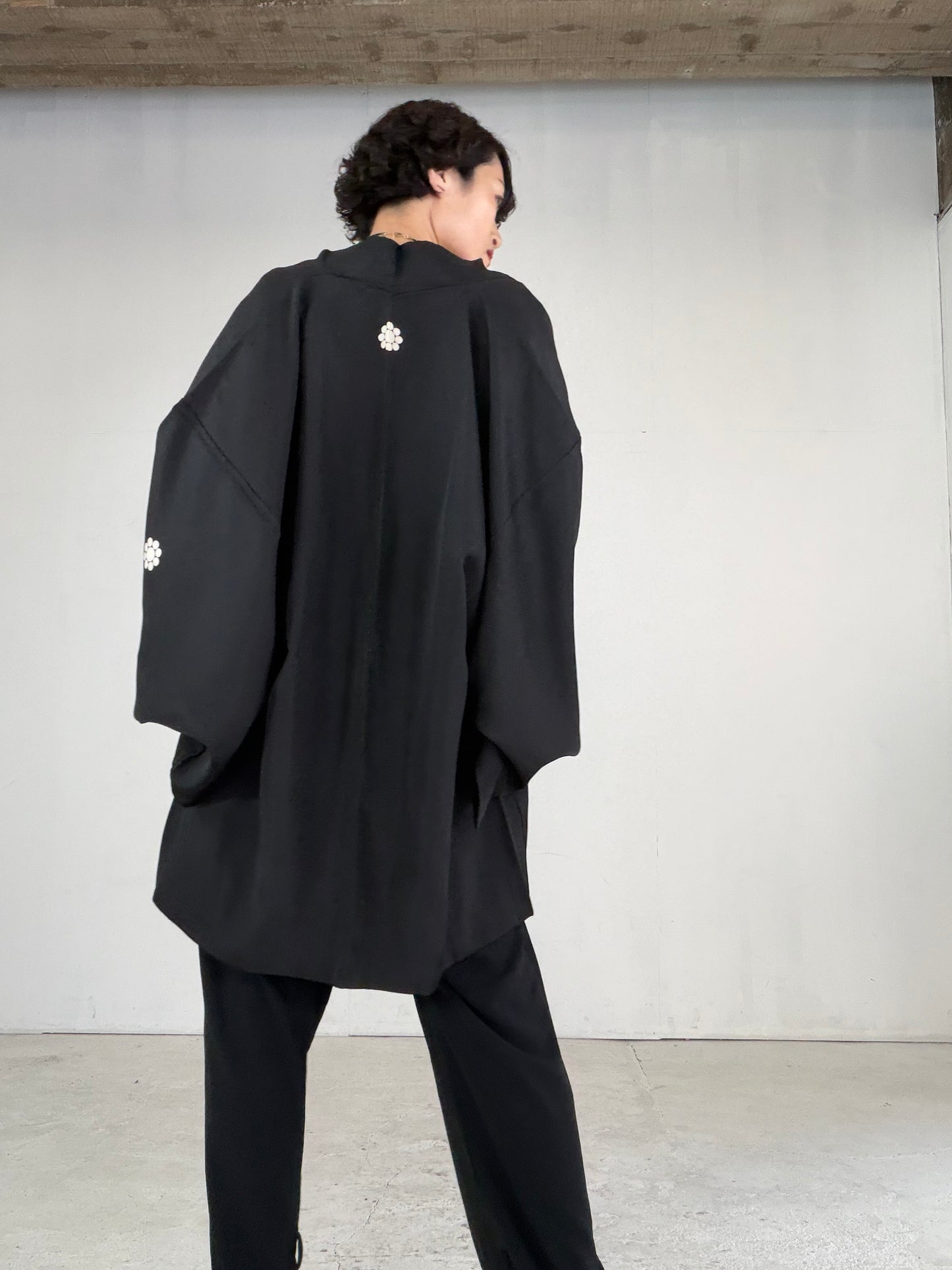VINTAGE KUROMONTSUKI HAORI "karajishi, kuyomon, KUR117"