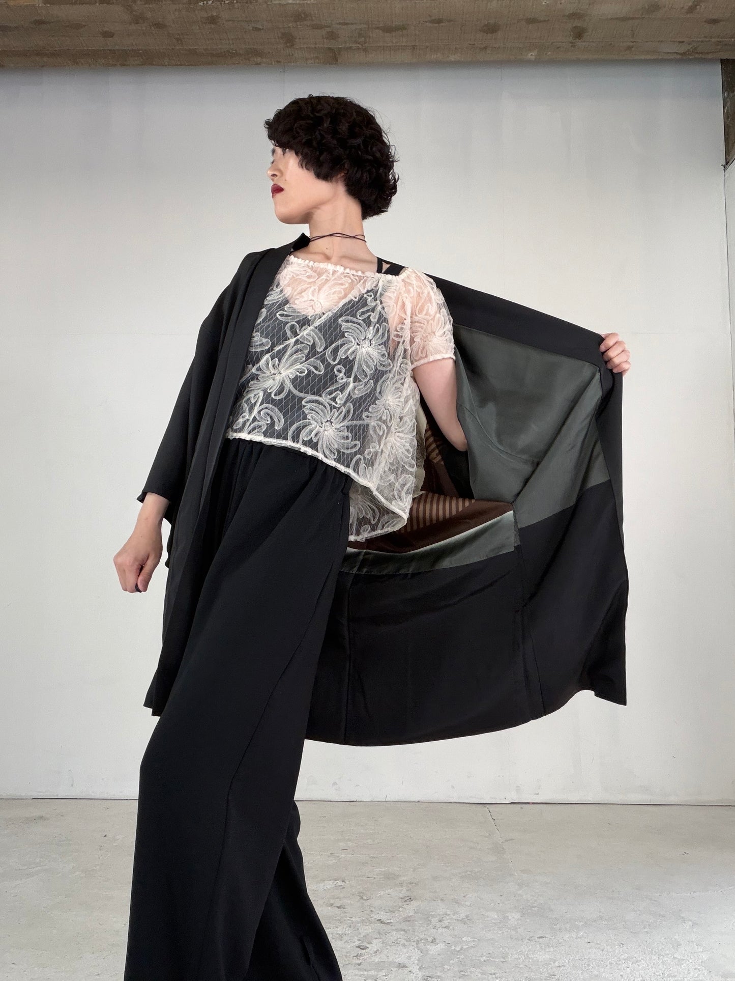 VINTAGE KUROMONTSUKI HAORI "nijuwa-mon, KUR119"