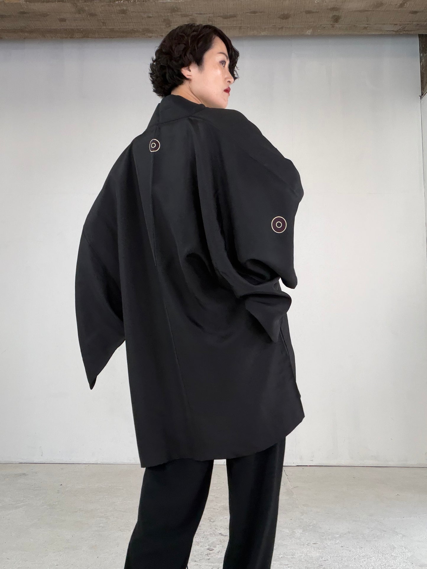 VINTAGE KUROMONTSUKI HAORI "nijuwa-mon, KUR119"