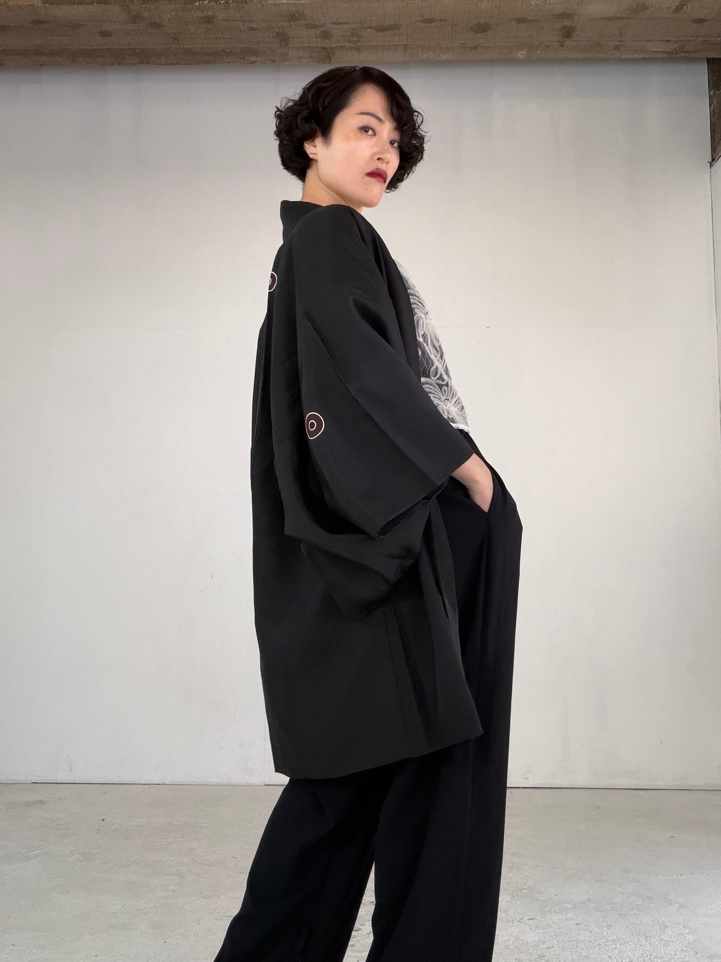 VINTAGE KUROMONTSUKI HAORI "nijuwa-mon, KUR119"