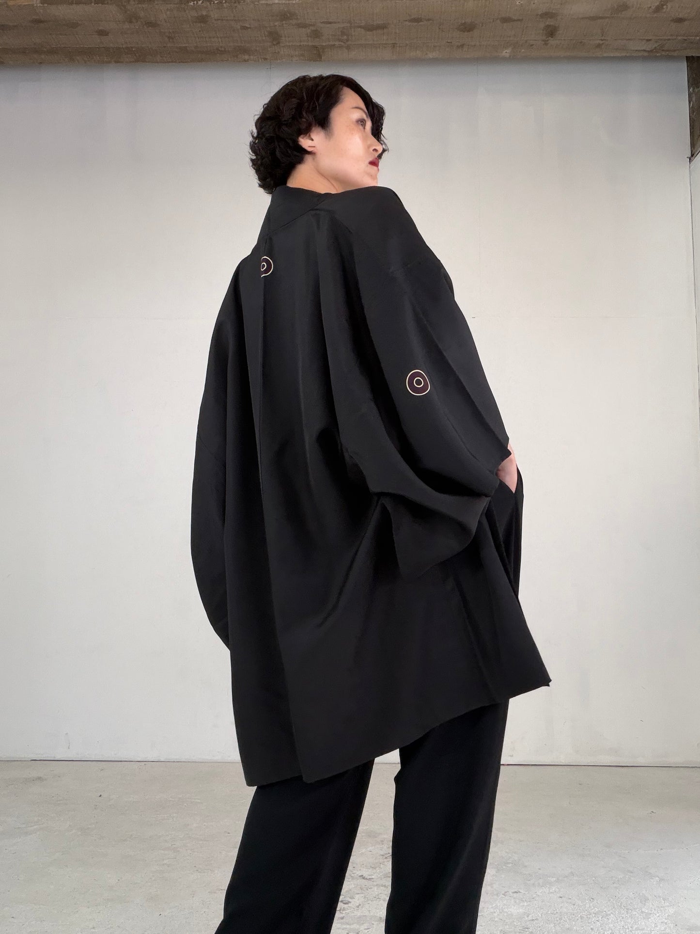 VINTAGE KUROMONTSUKI HAORI "nijuwa-mon, KUR119"