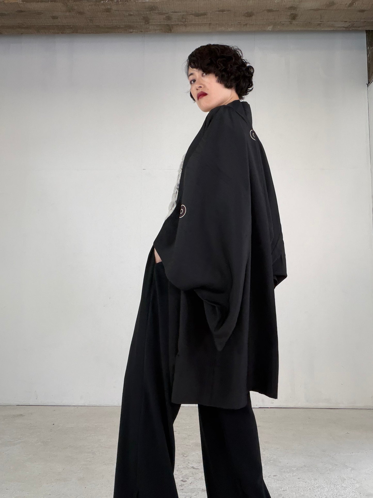VINTAGE KUROMONTSUKI HAORI "nijuwa-mon, KUR119"
