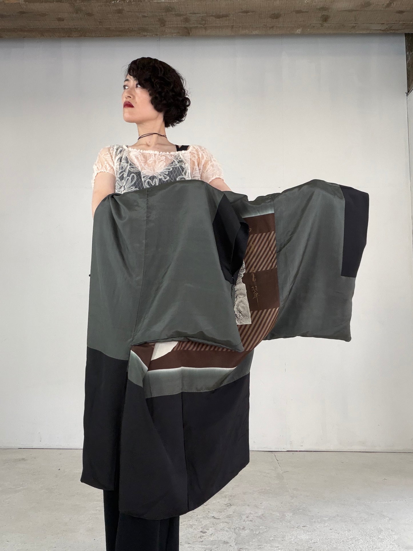VINTAGE KUROMONTSUKI HAORI "nijuwa-mon, KUR119"