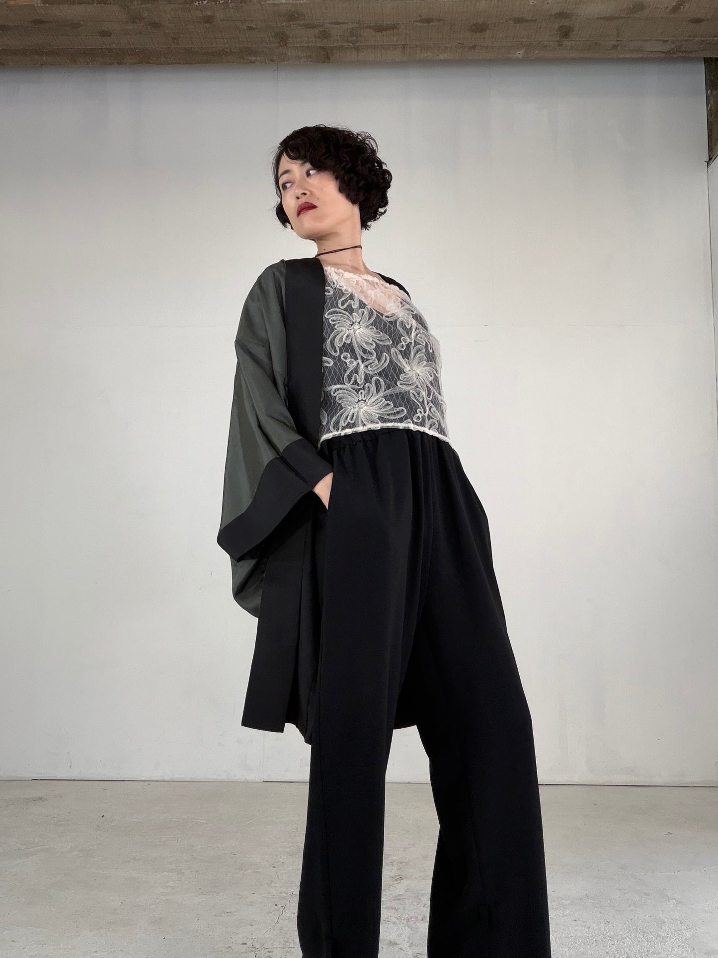 VINTAGE KUROMONTSUKI HAORI "nijuwa-mon, KUR119"