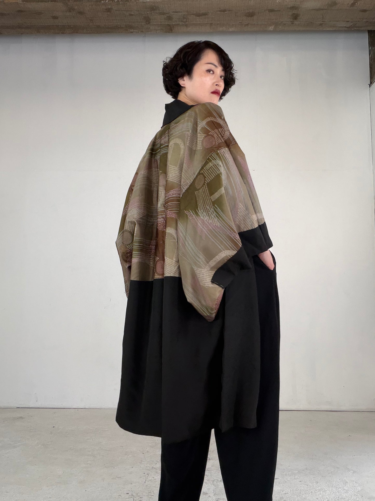 VINTAGE KUROMONTSUKI HAORI "pattern, KUR121" *high-damage