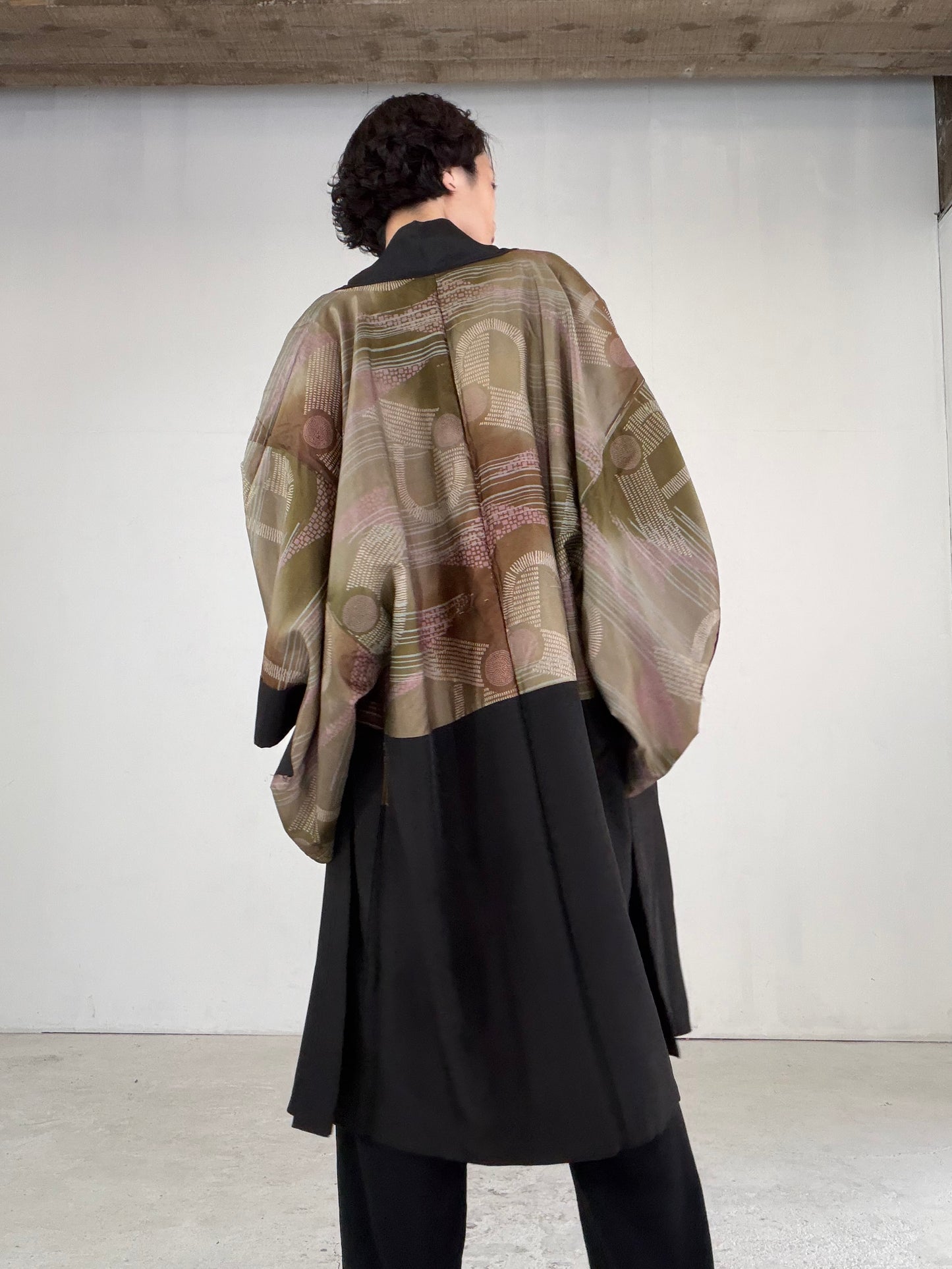 VINTAGE KUROMONTSUKI HAORI "pattern, KUR121" *high-damage