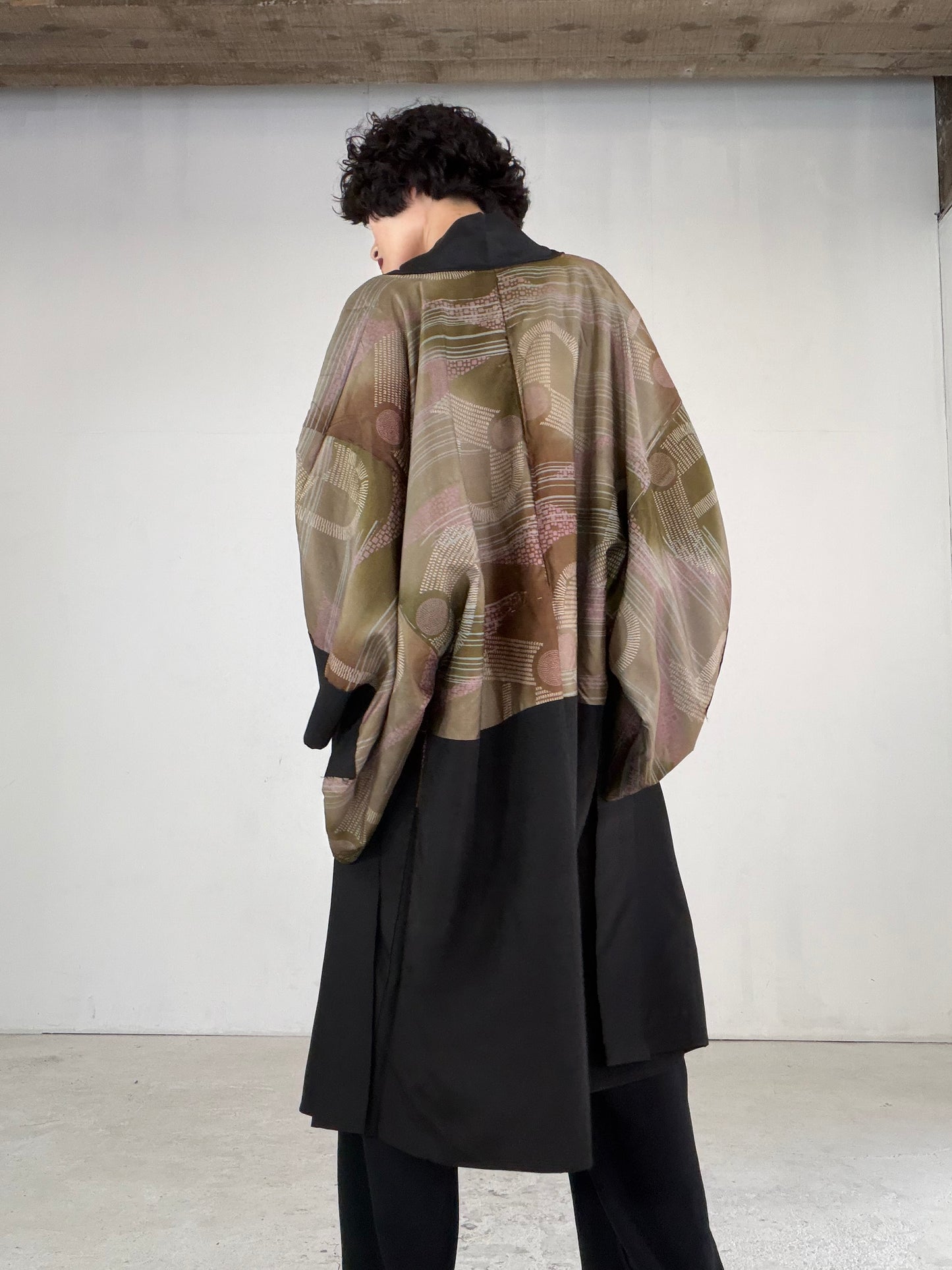 VINTAGE KUROMONTSUKI HAORI "pattern, KUR121" *high-damage