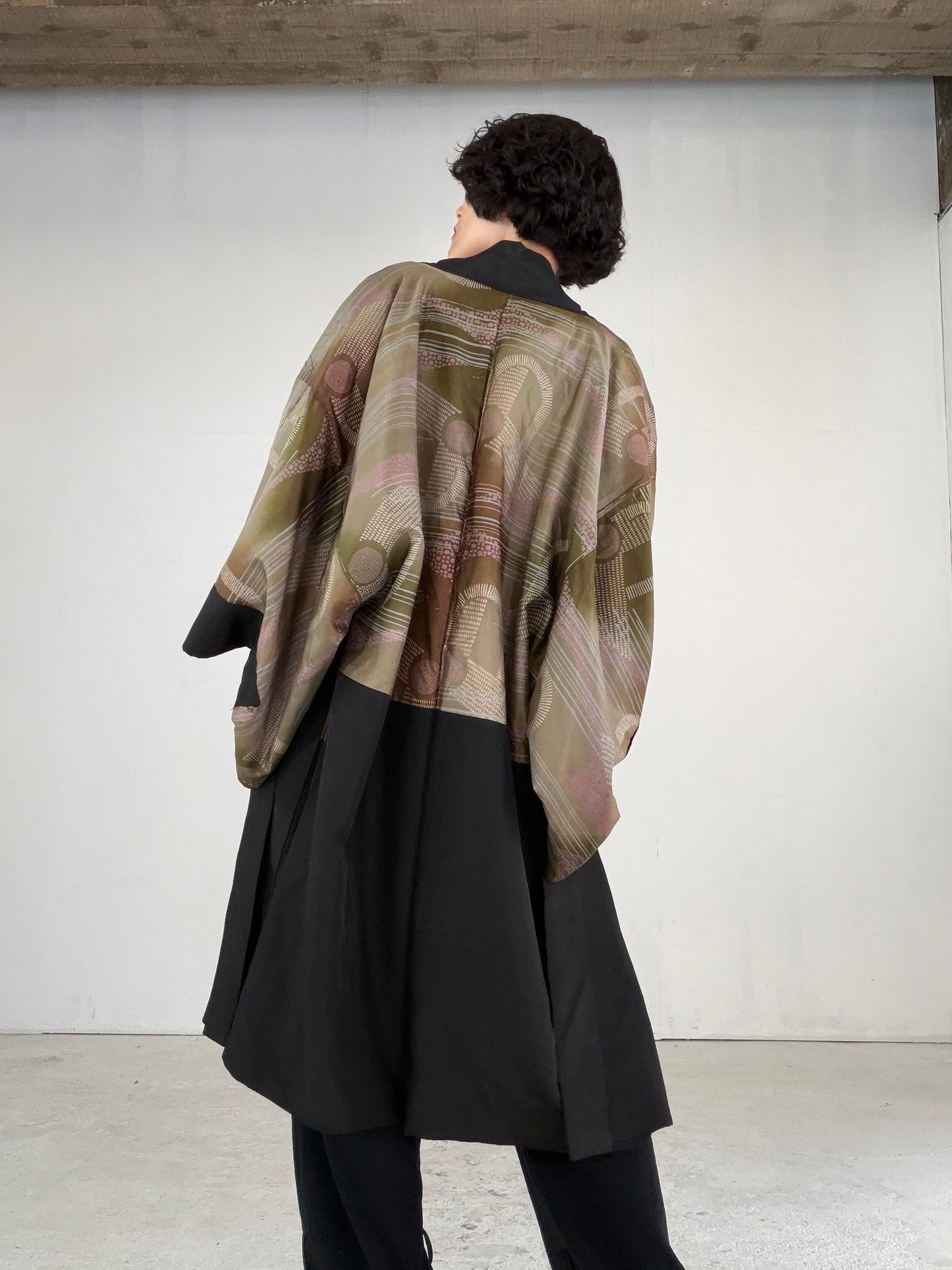 VINTAGE KUROMONTSUKI HAORI "pattern, KUR121" *high-damage
