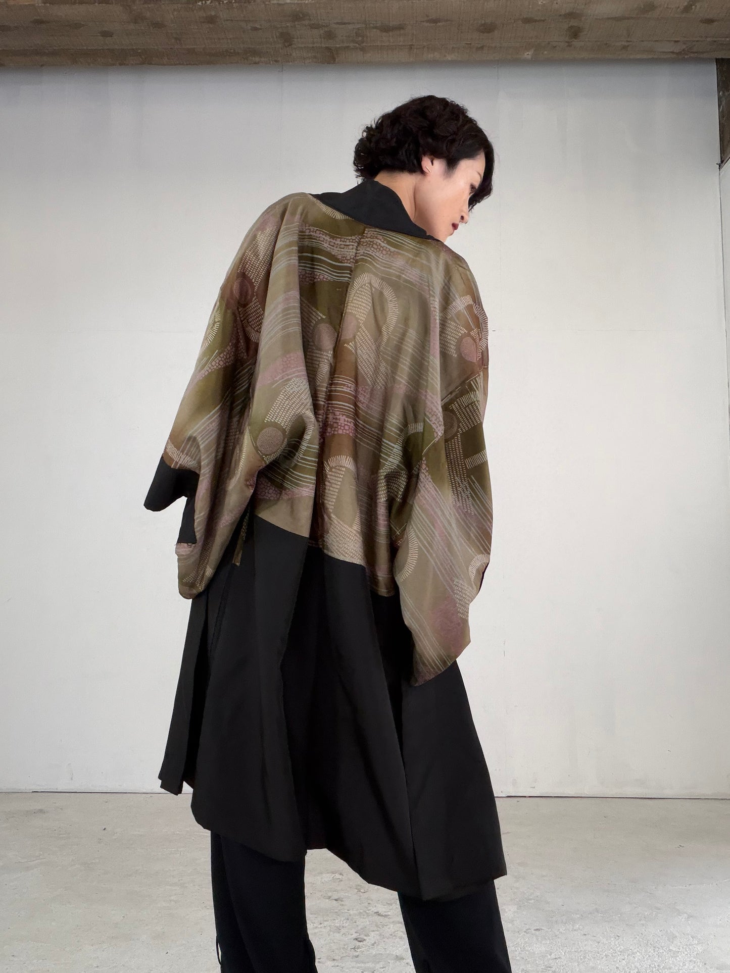 VINTAGE KUROMONTSUKI HAORI "pattern, KUR121" *high-damage
