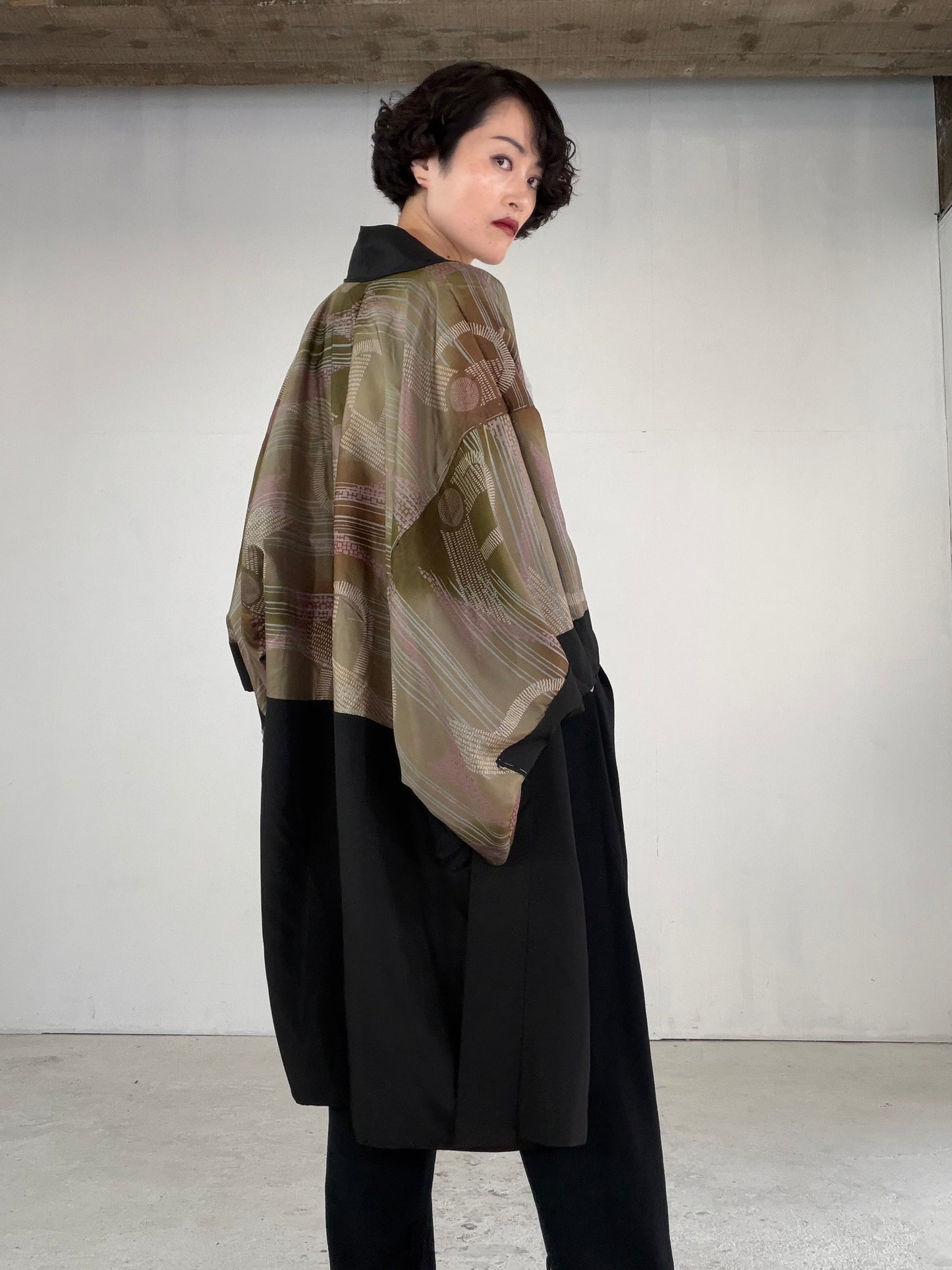 VINTAGE KUROMONTSUKI HAORI "pattern, KUR121" *high-damage