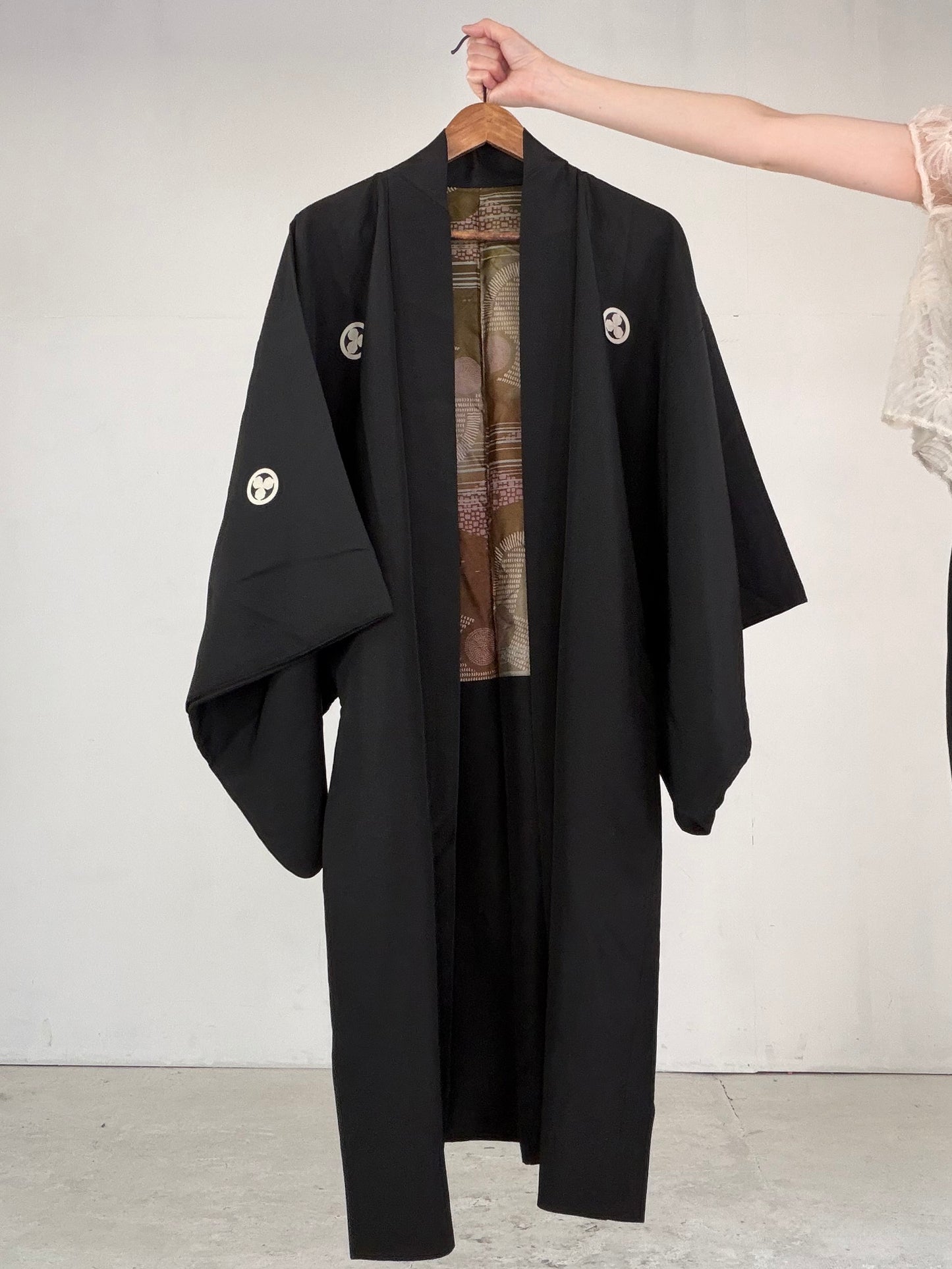 VINTAGE KUROMONTSUKI HAORI "pattern, KUR121" *high-damage