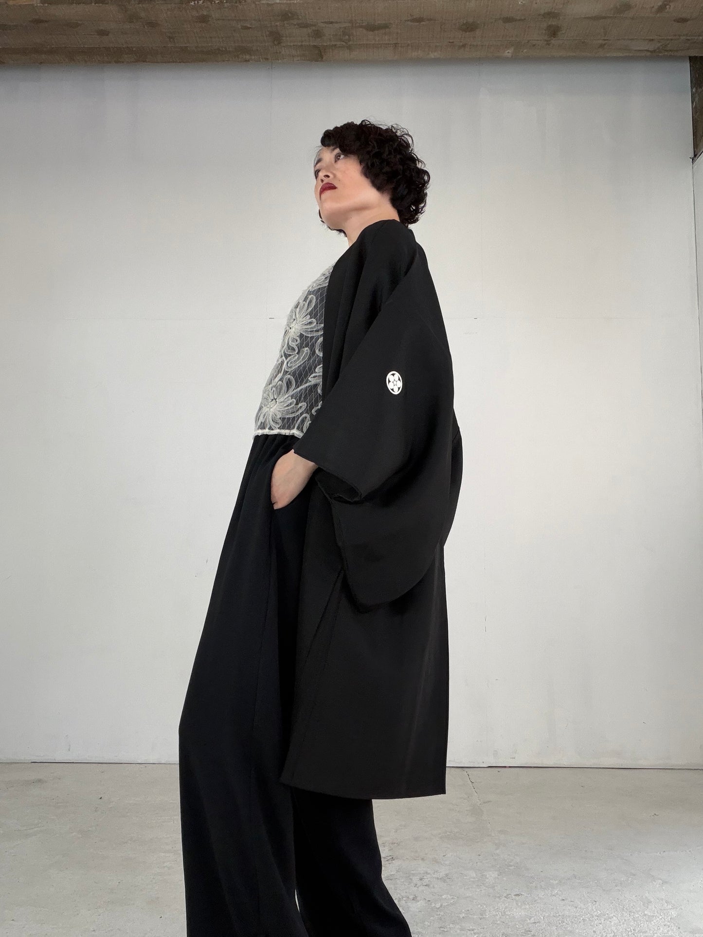 VINTAGE KUROMONTSUKI HAORI "cherry blossoms, maruni-kenkatabami, KUR121" *hari-mon