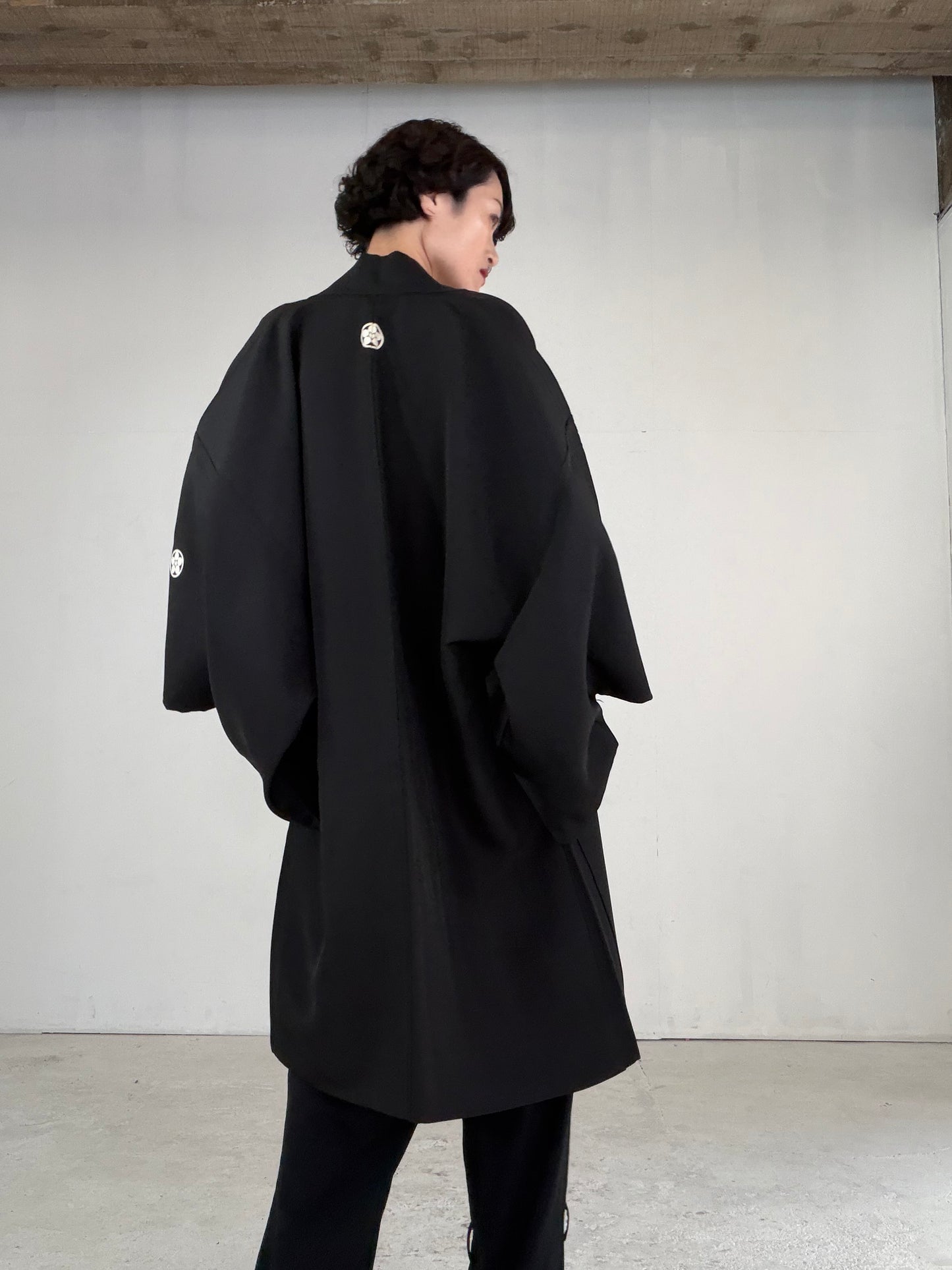 VINTAGE KUROMONTSUKI HAORI "cherry blossoms, maruni-kenkatabami, KUR121" *hari-mon